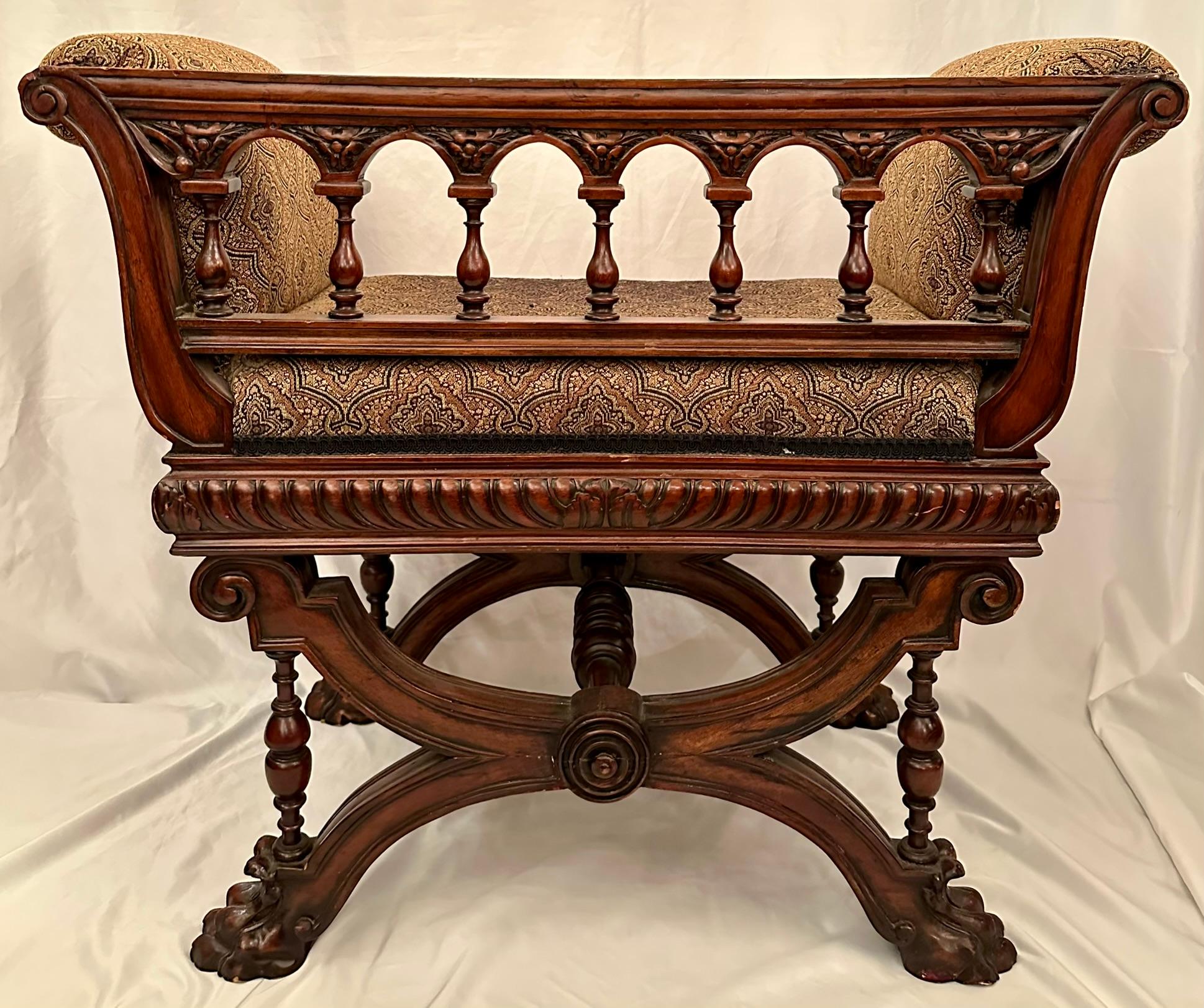 Antique French Louis XIII Carved Walnut Window Bench, Circa 1880-1890. In condizioni buone in vendita a New Orleans, LA