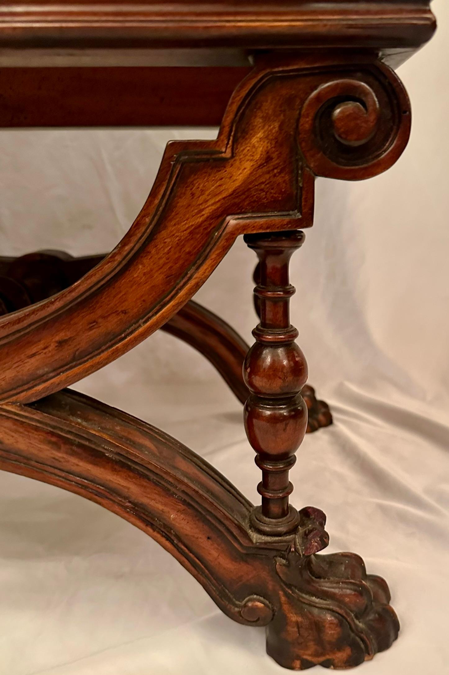 Noce Antique French Louis XIII Carved Walnut Window Bench, Circa 1880-1890. in vendita