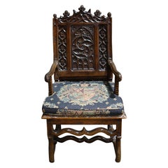 Ancien fauteuil français Louis XIII en Oak très sculpté Début du 18ème siècle