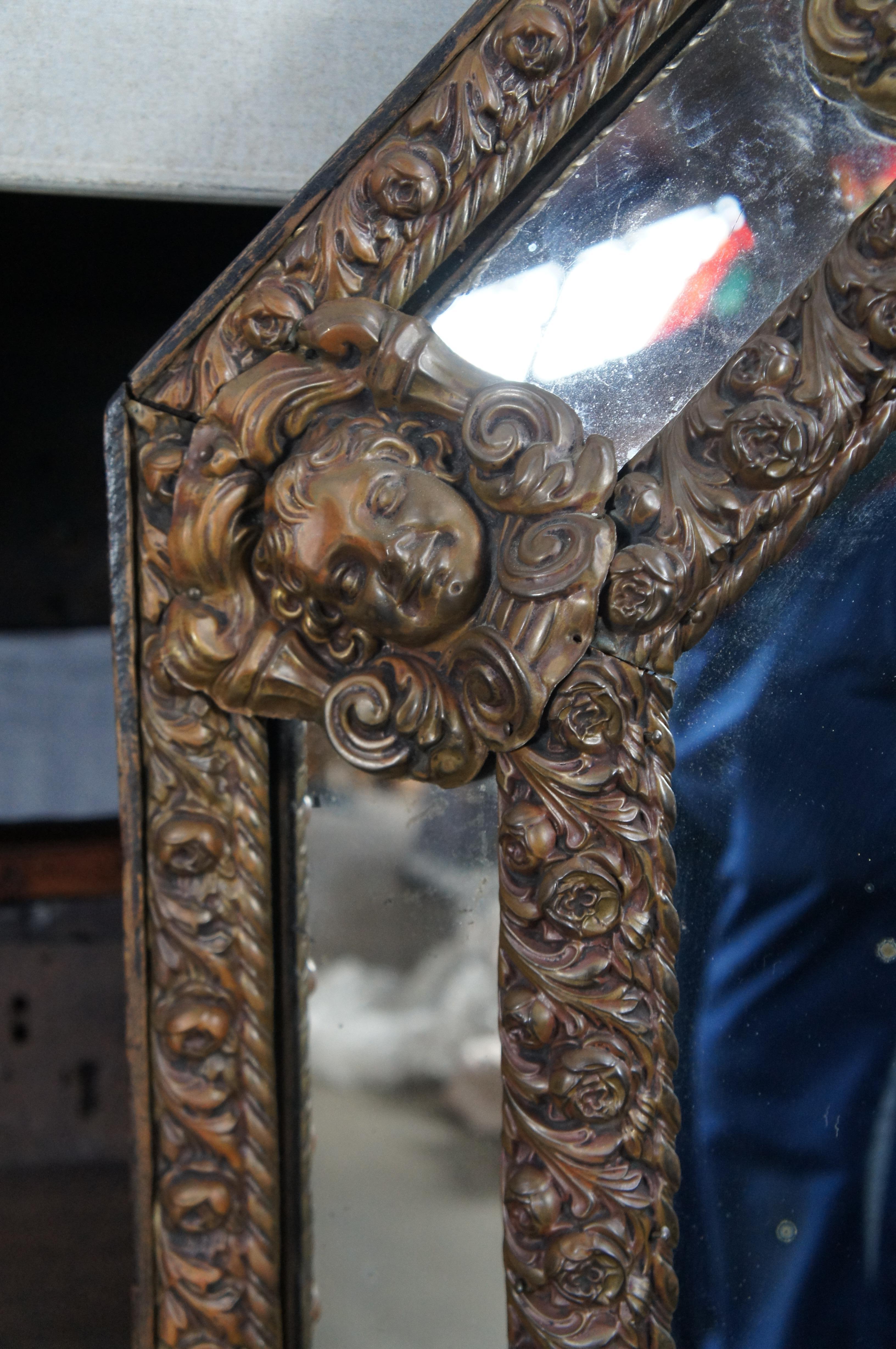 Laiton Antique miroir mural octogonal français de style Louis XIII en laiton repoussé de 42 pouces en vente