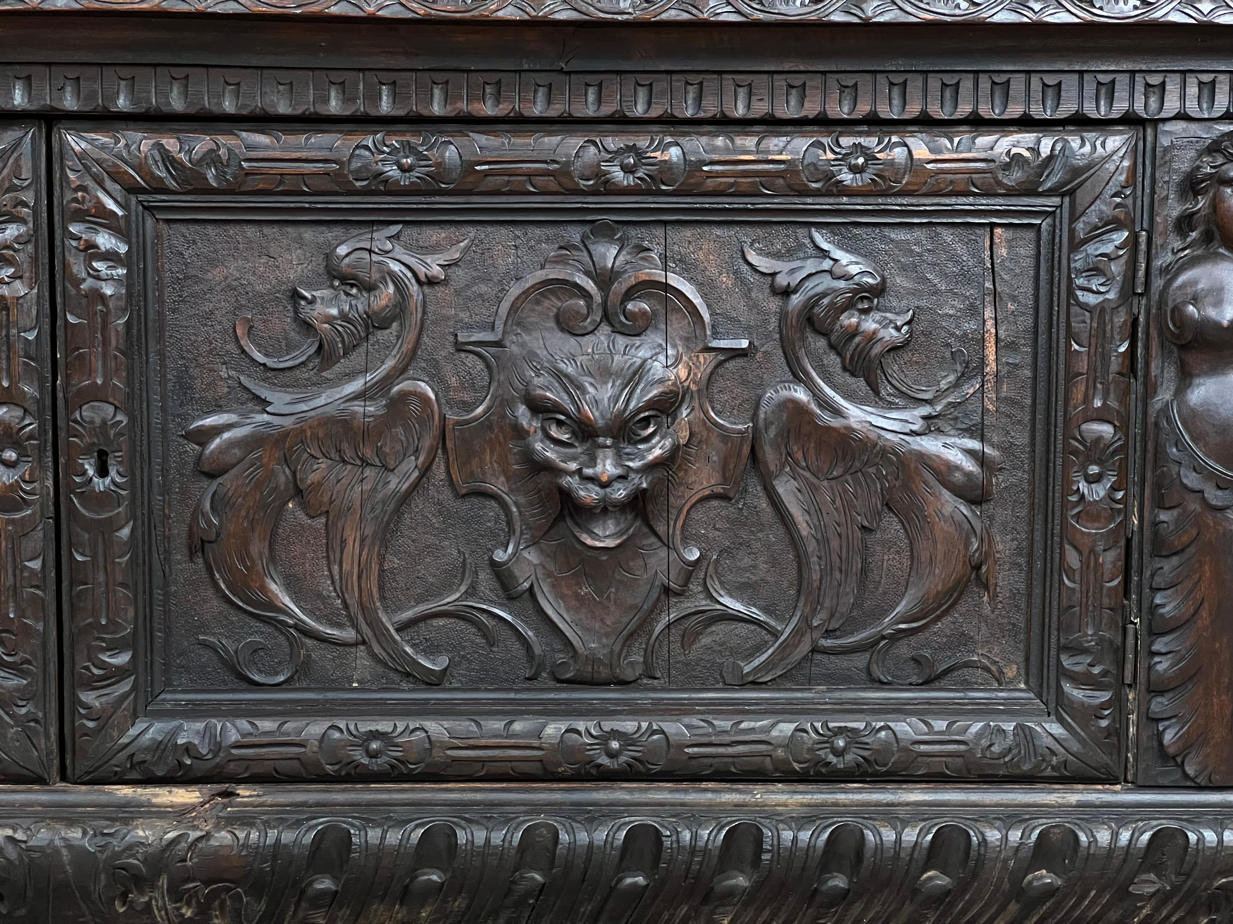 Antique French Louis XIII Style Renaissance Revival Kabinett c. Mitte 19. Jahrhundert im Angebot 6