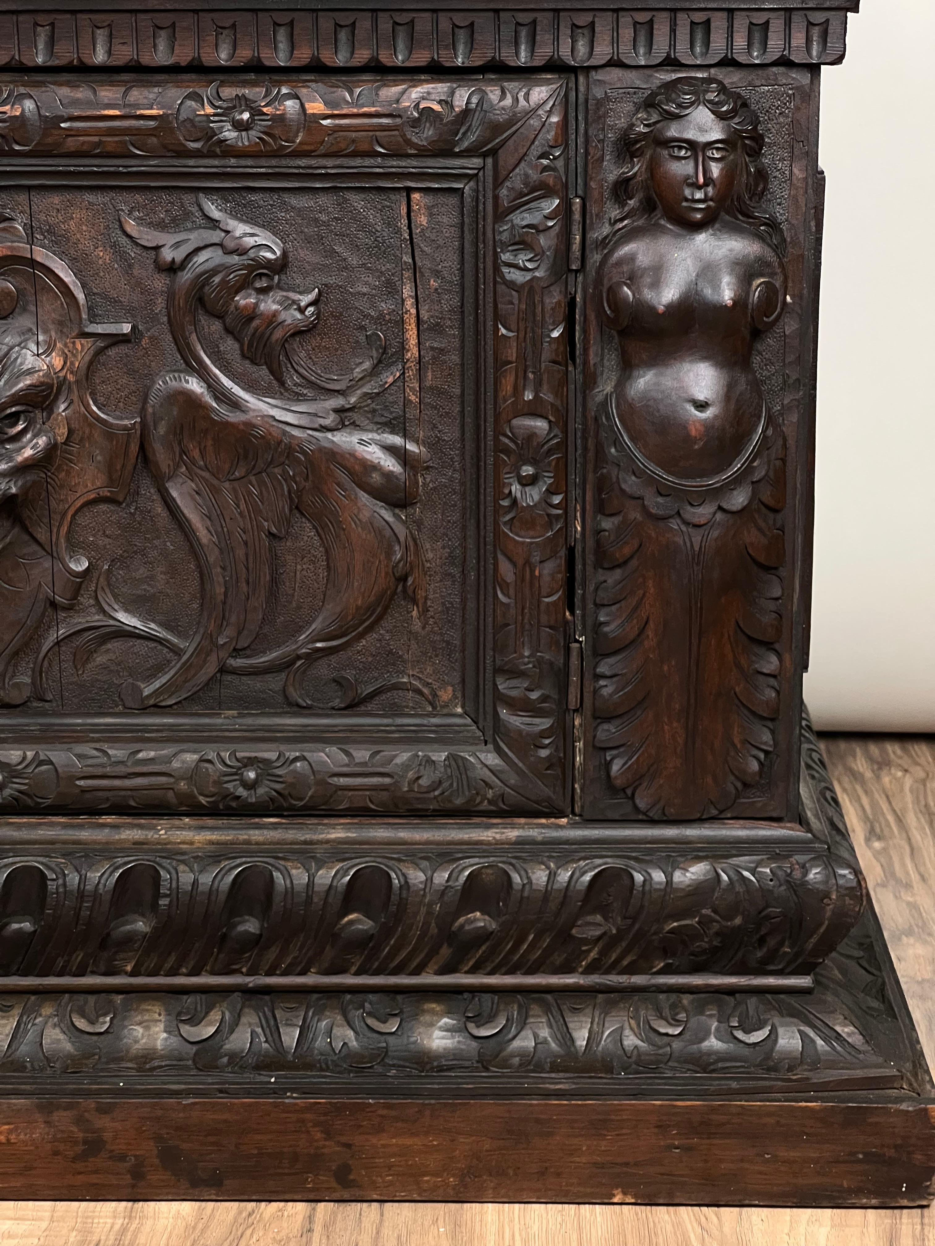 Antique French Louis XIII Style Renaissance Revival Kabinett c. Mitte 19. Jahrhundert im Angebot 7