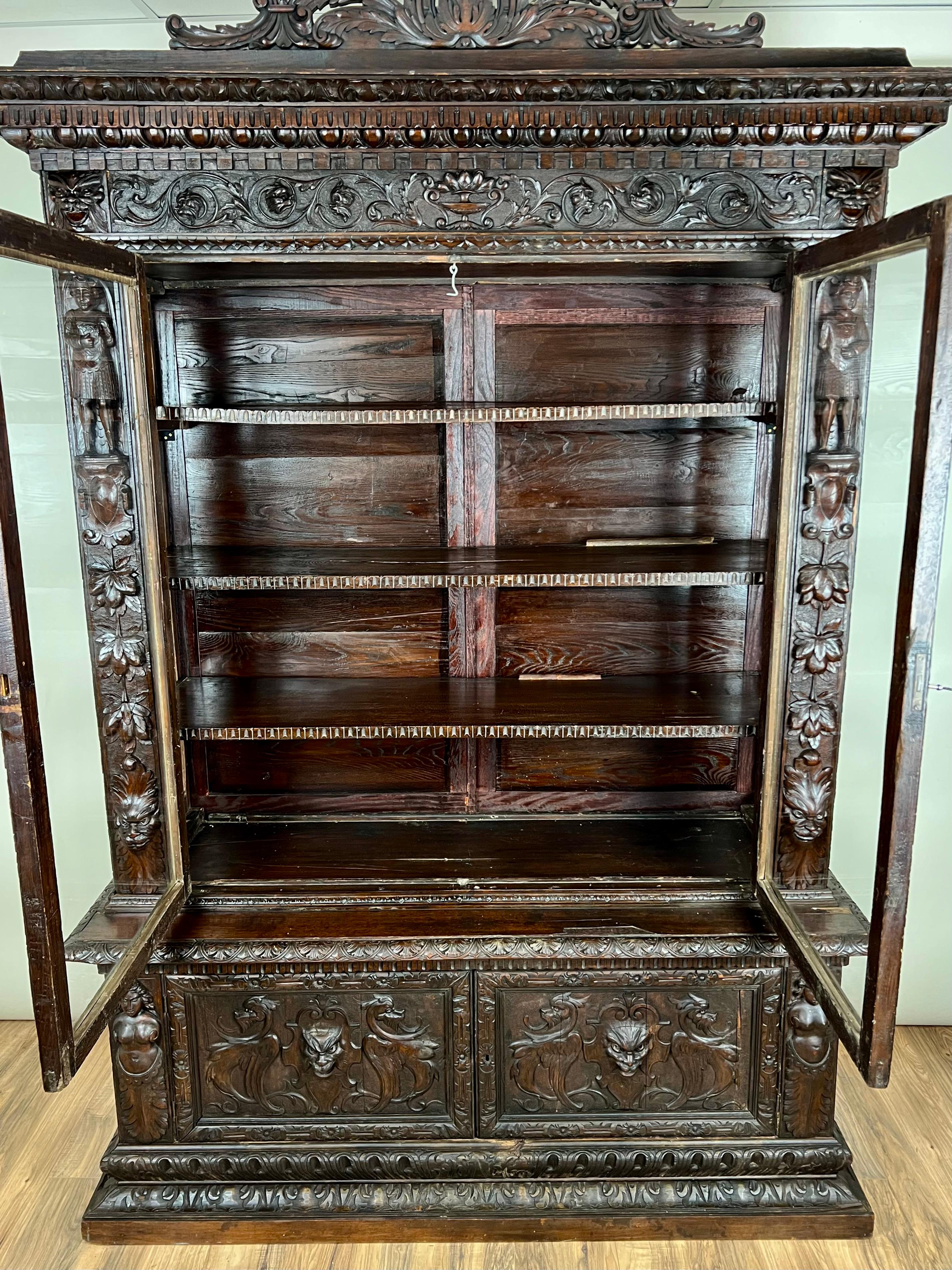 Antique French Louis XIII Style Renaissance Revival Kabinett c. Mitte 19. Jahrhundert im Zustand „Gut“ im Angebot in Westfield, MA