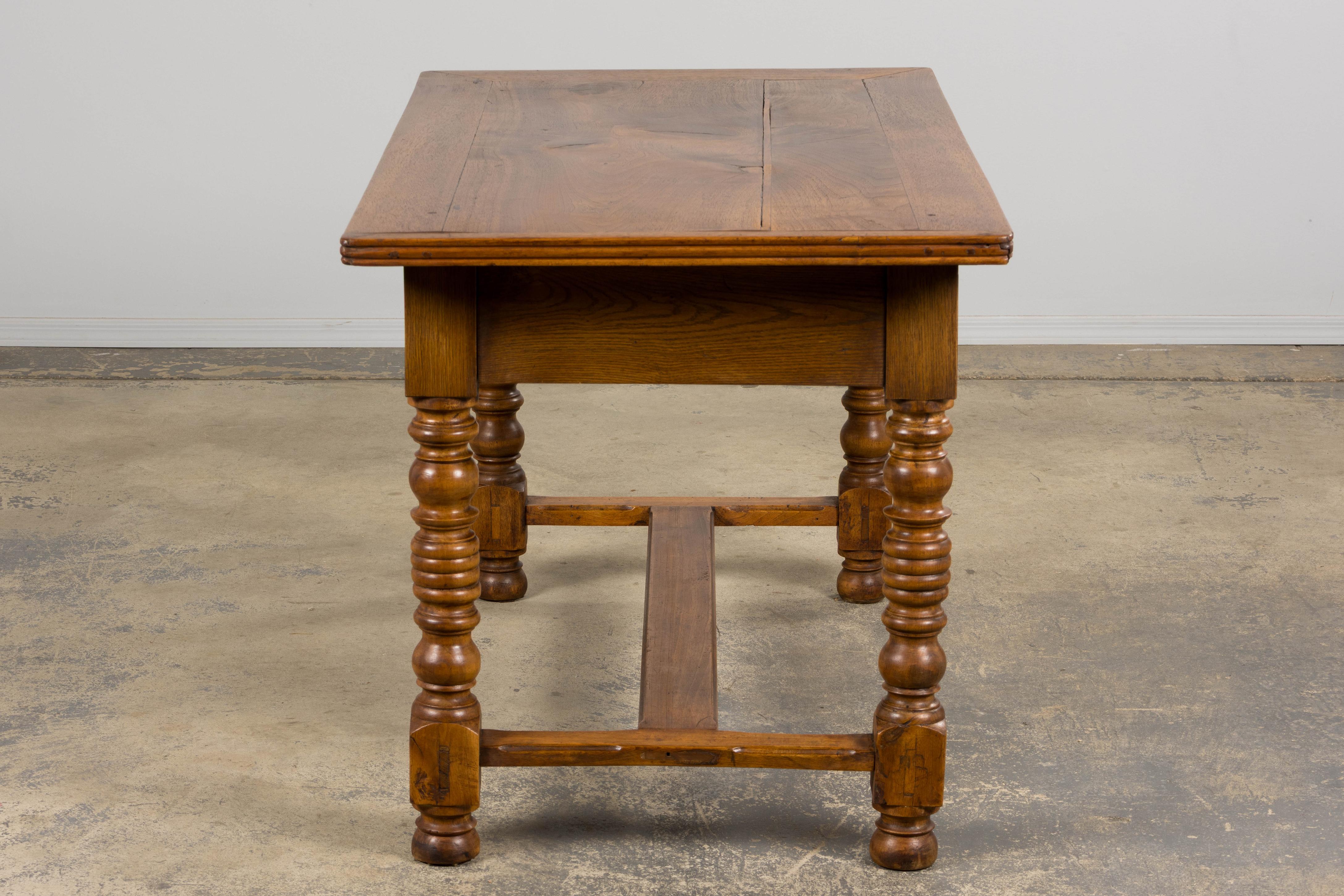 Antique French Louis XIII Style Walnut Writing Desk in vendita 6