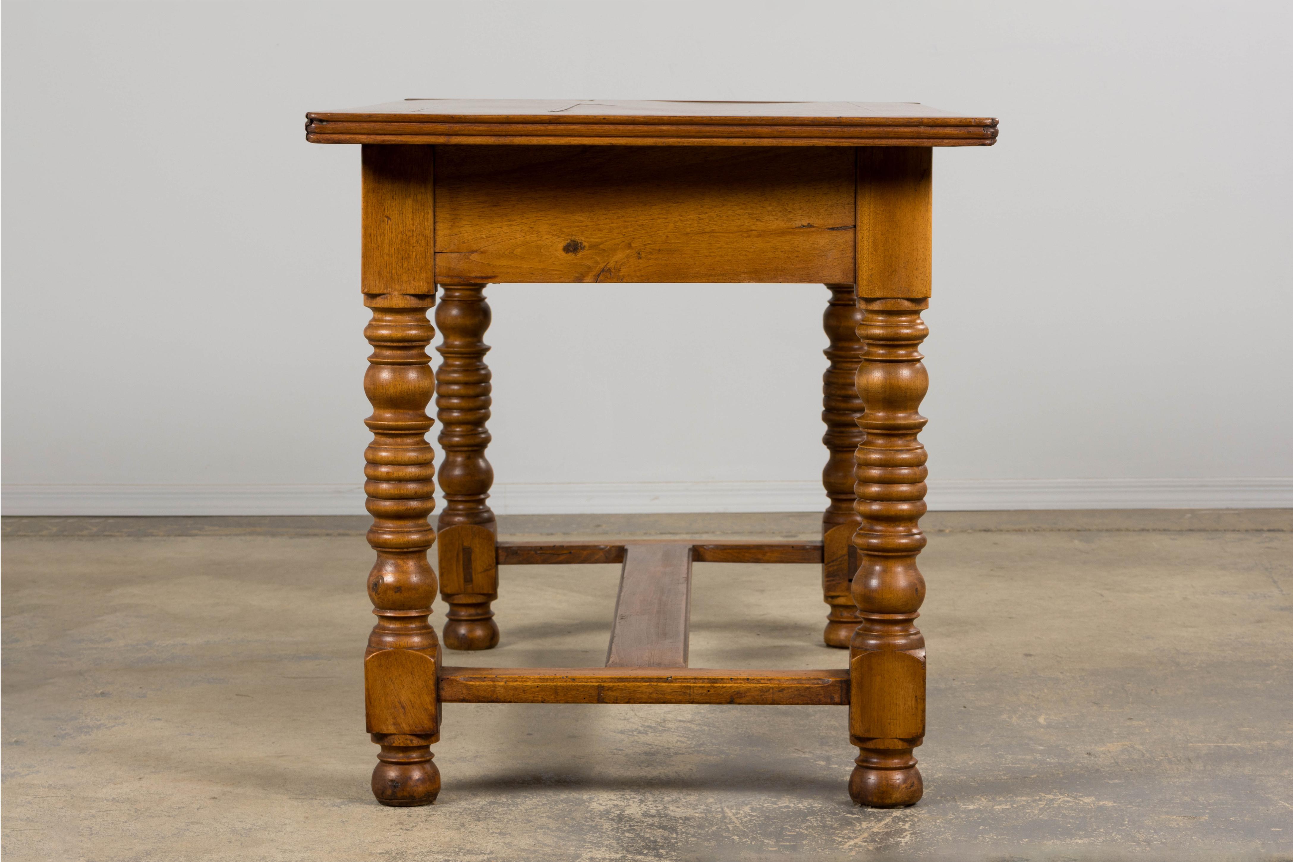 Antique French Louis XIII Style Walnut Writing Desk in vendita 8