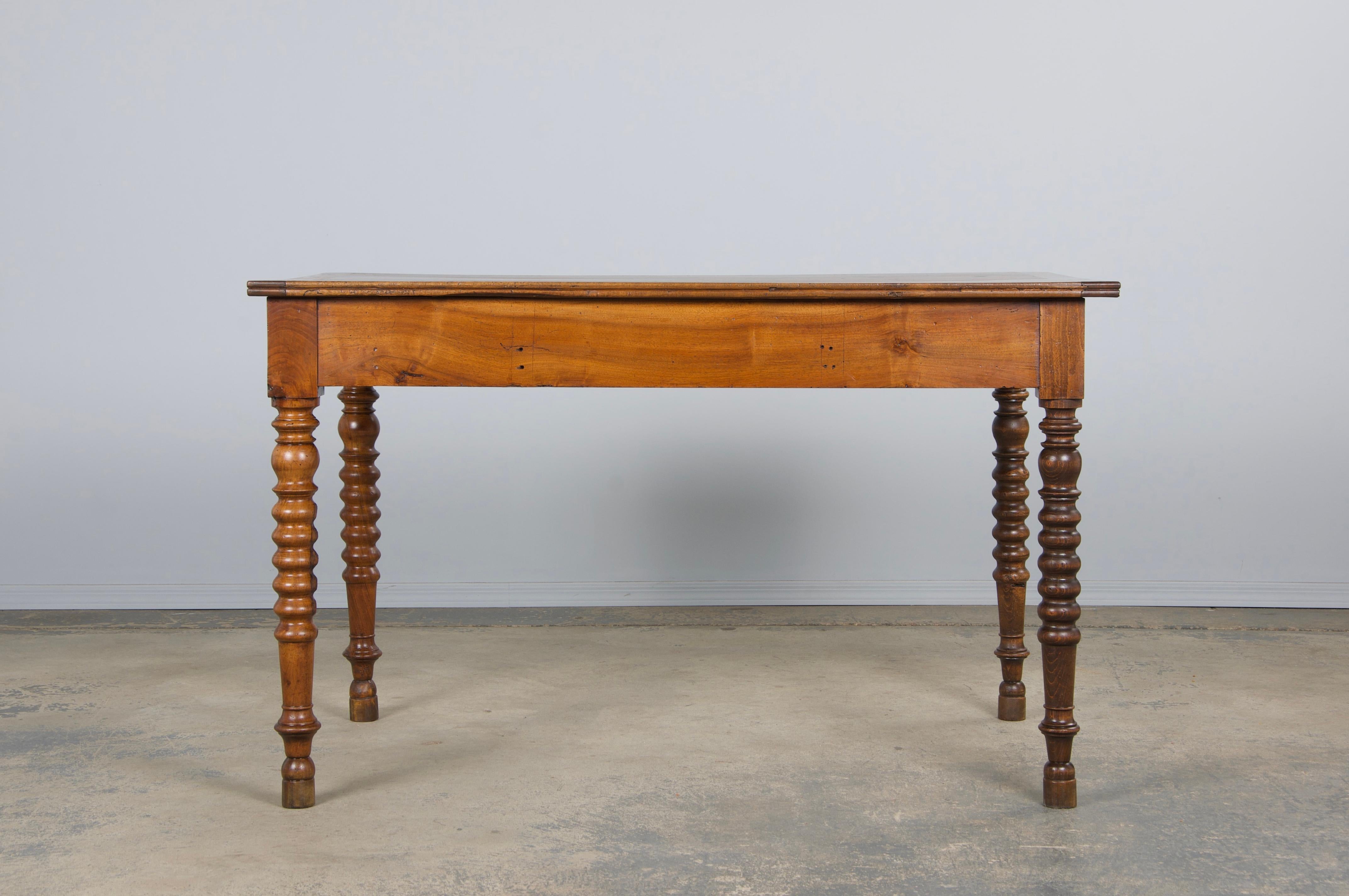 Antique French Louis XIII Style Walnut Writing Desk (Scrivania in noce) in vendita 12