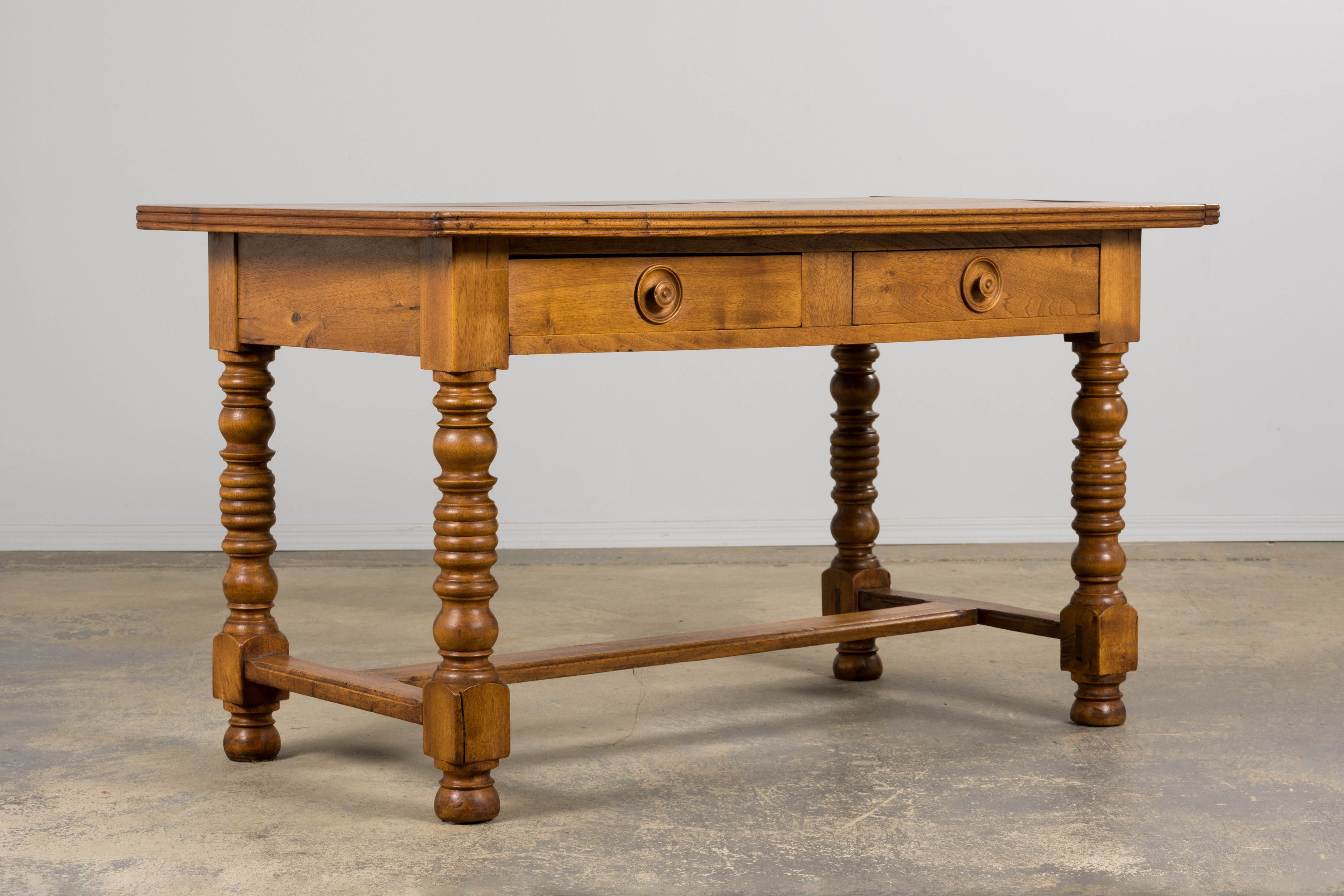 Antique French Louis XIII Style Walnut Writing Desk in vendita 1