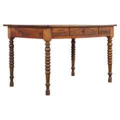 Ancien bureau en noyer de style Louis XIII