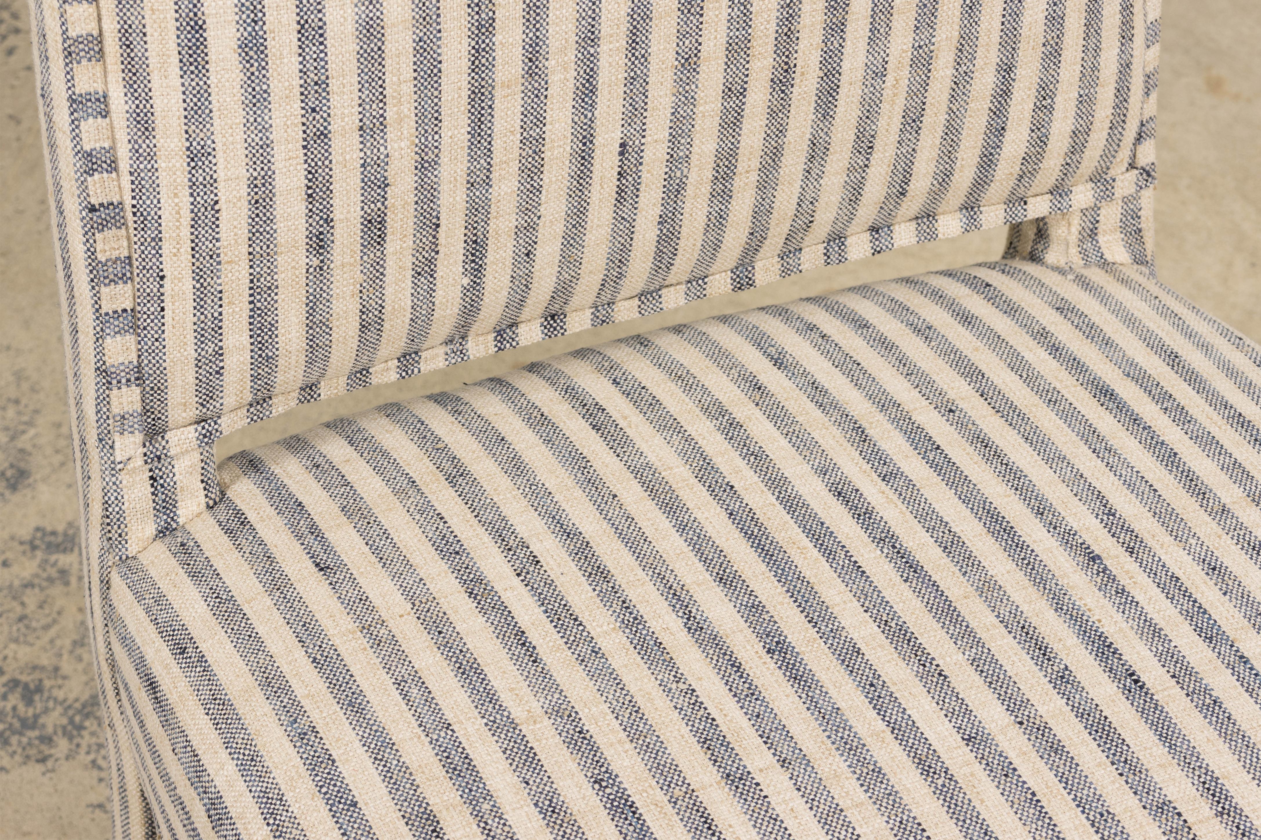 Antique French Louis XIII Nussbaum Esszimmerstühle in Tailored Stripe - Satz von 8 im Angebot 6