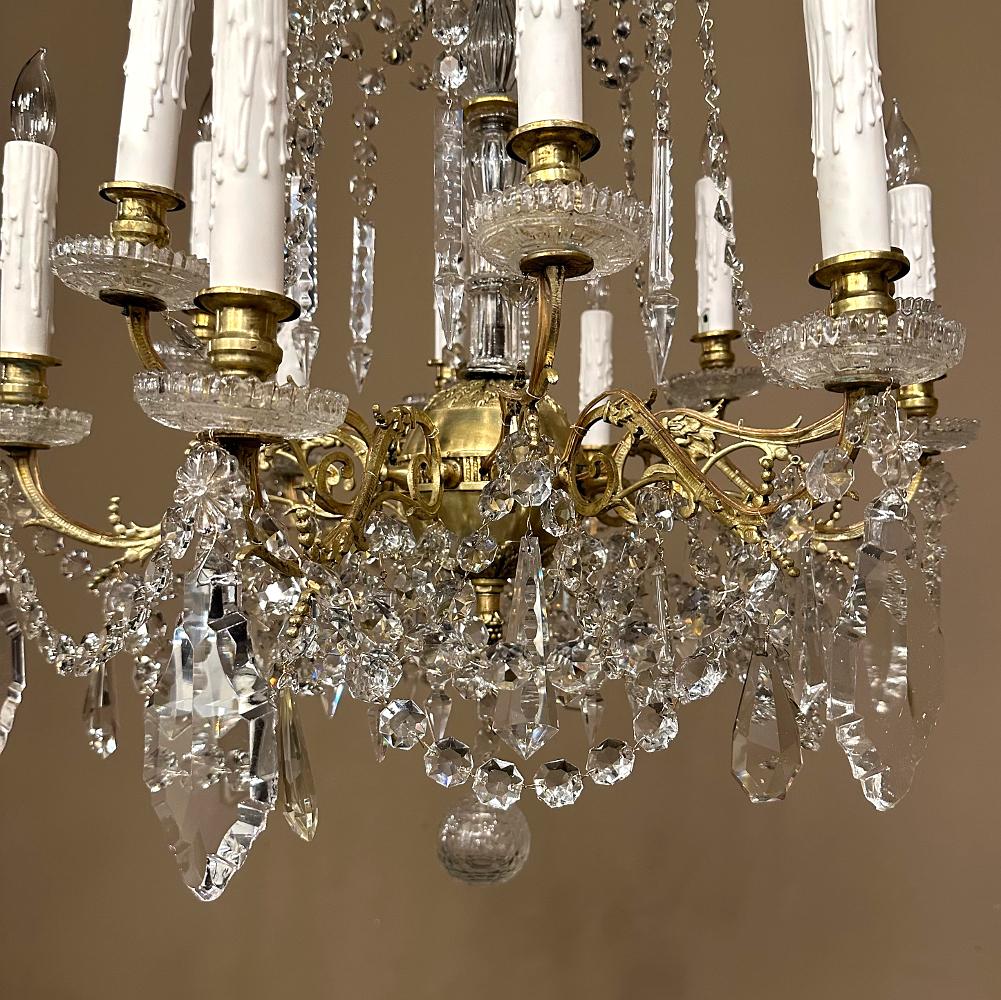 Lustre français ancien Louis XIV en laiton et cristal en vente 8