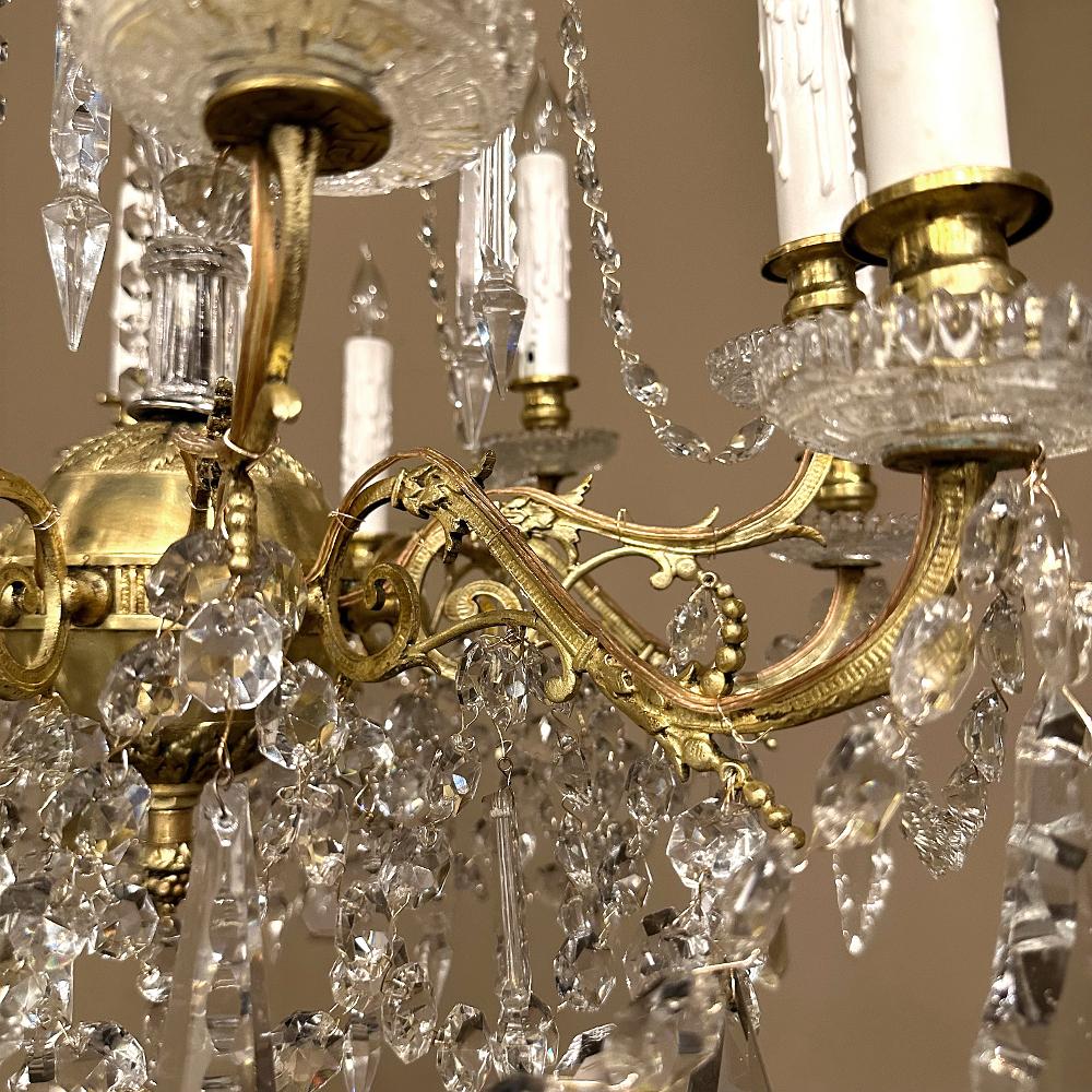 Lustre français ancien Louis XIV en laiton et cristal en vente 10