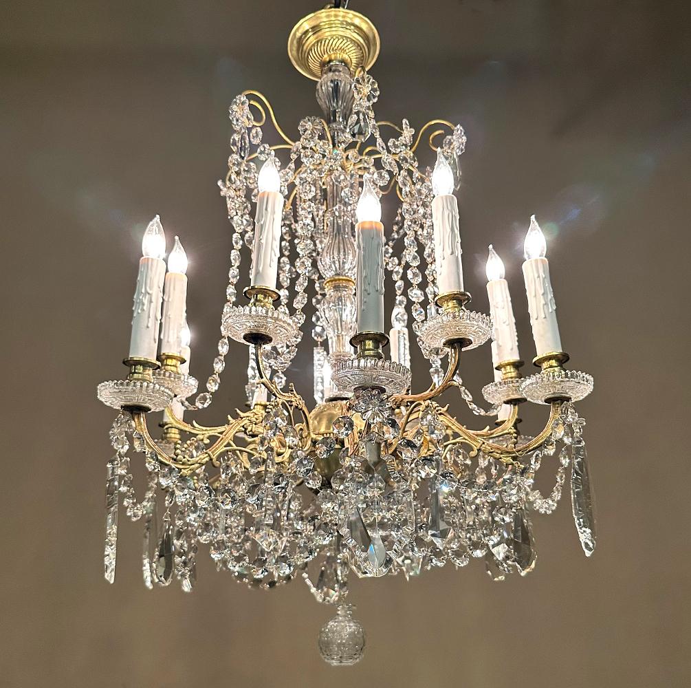 Français Lustre français ancien Louis XIV en laiton et cristal en vente