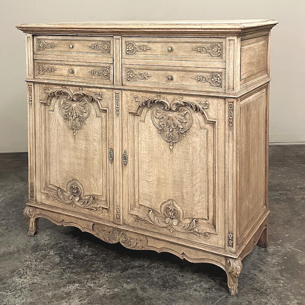Antique French Louis XIV Buffet ~ Arcón de plata ~ Armario Tallado a mano en venta