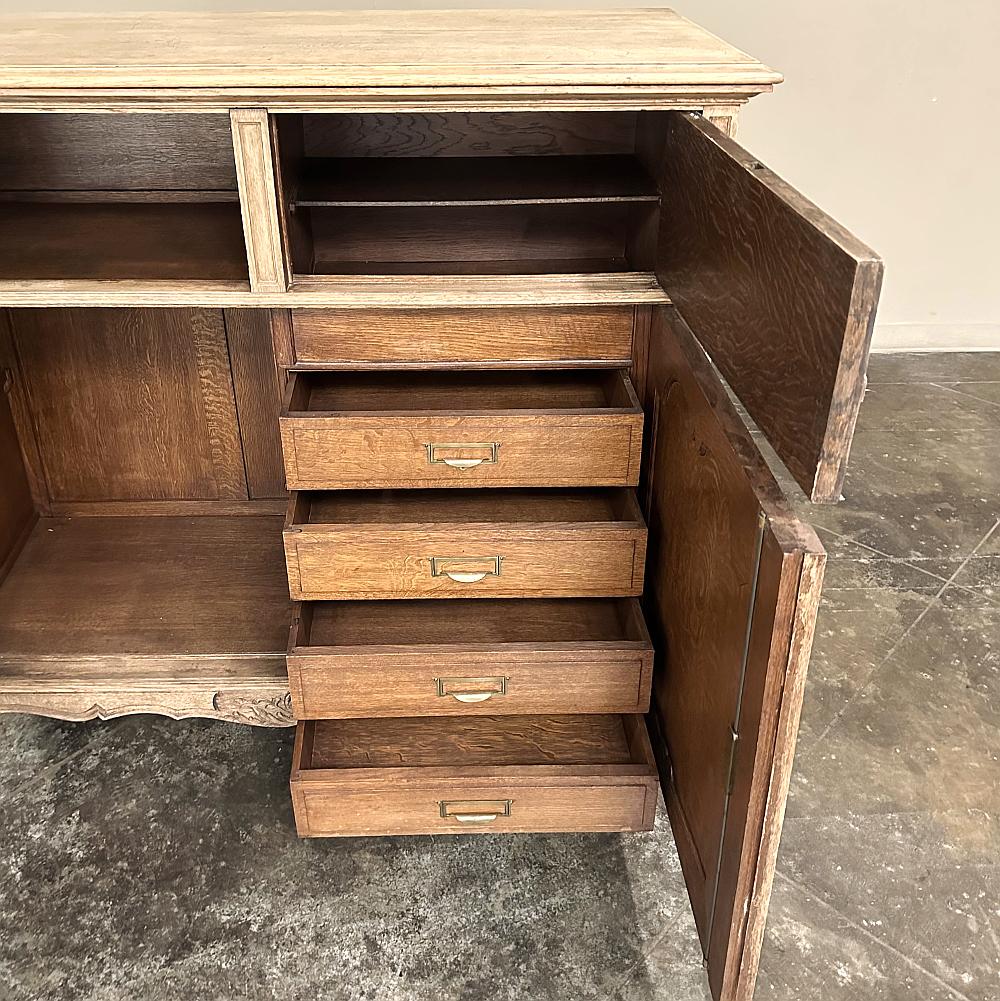 Antique French Louis XIV Buffet ~ Arcón de plata ~ Armario Latón en venta