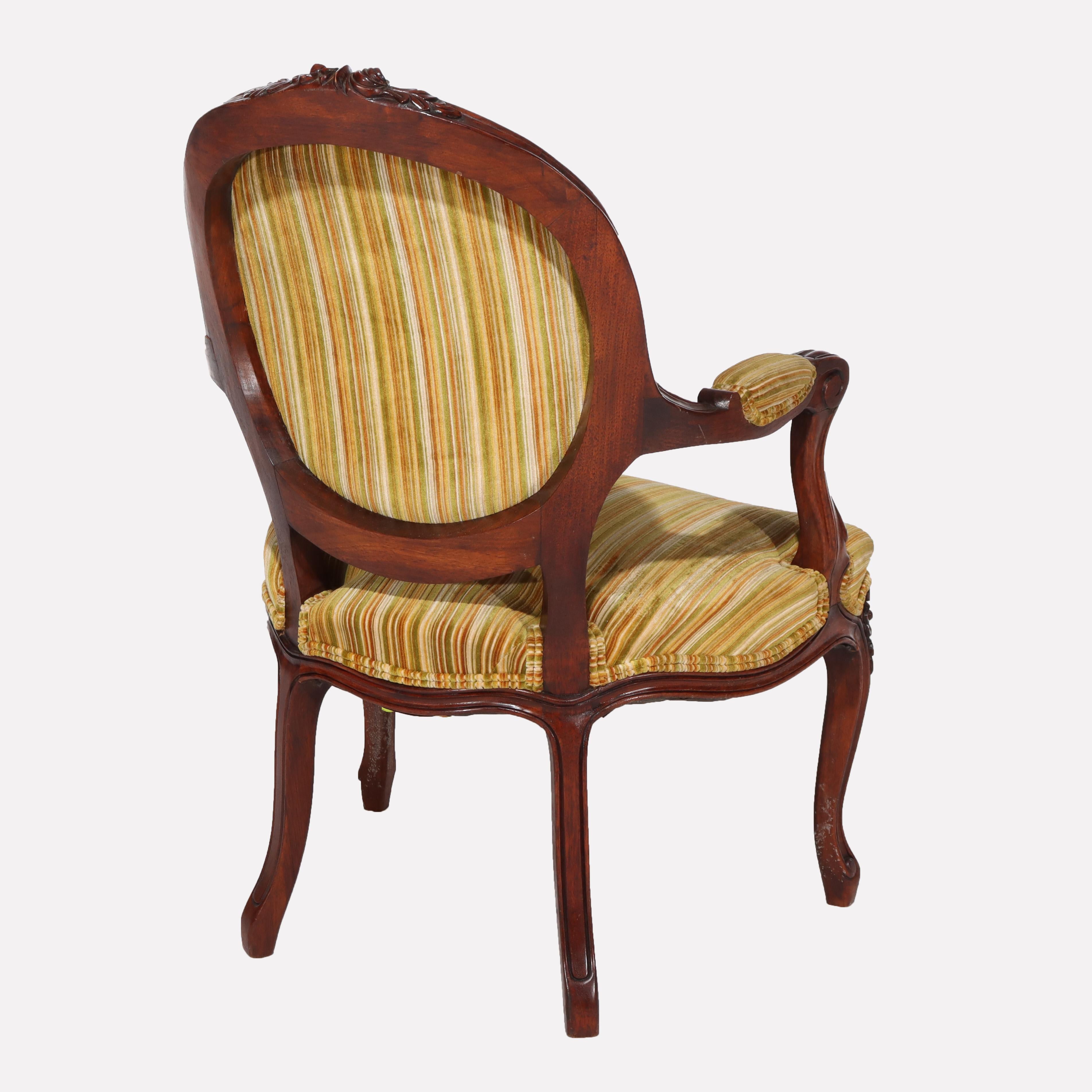Ancien fauteuil de salon Louis XIV en noyer sculpté et tapissé C1880 en vente 9