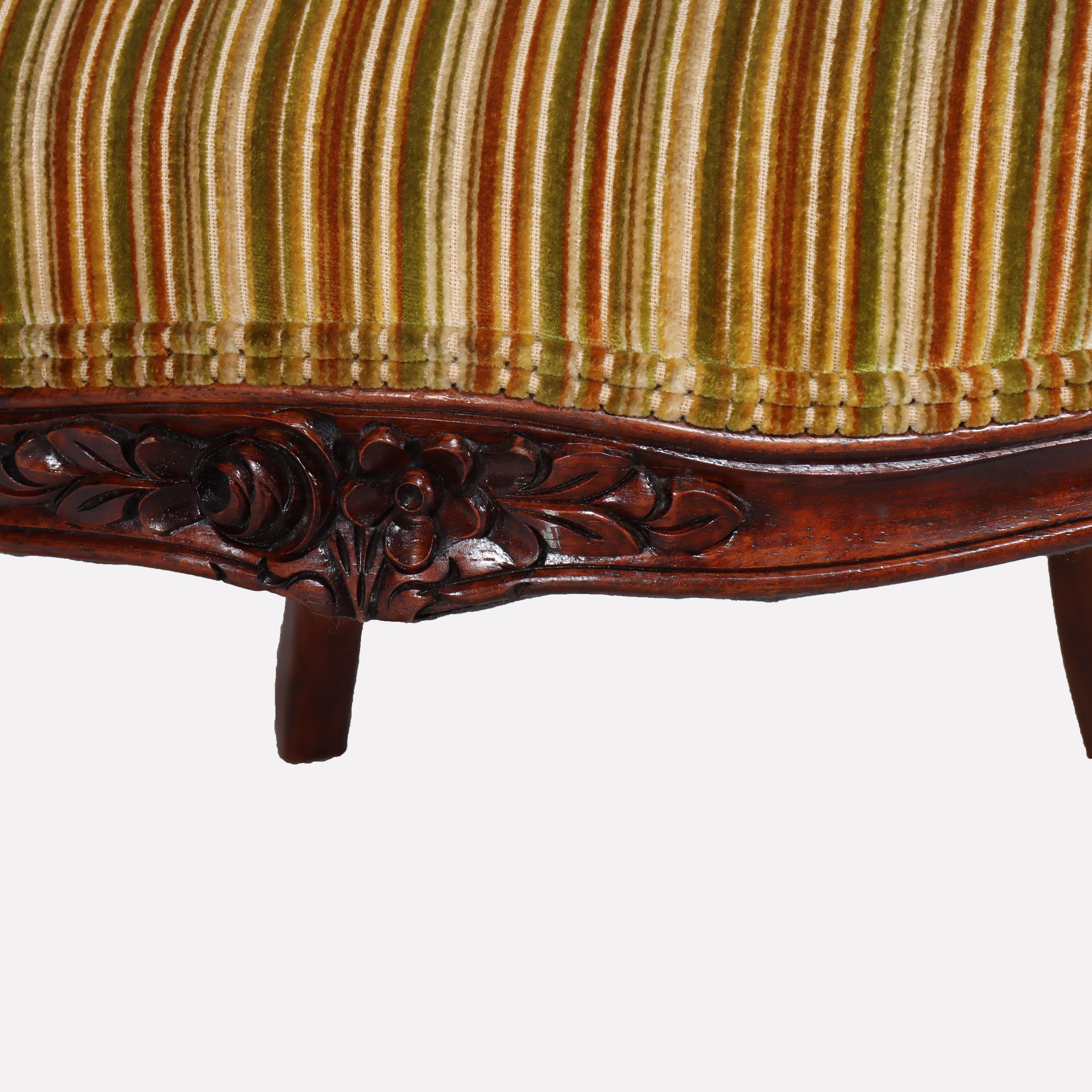 Ancien fauteuil de salon Louis XIV en noyer sculpté et tapissé C1880 en vente 2