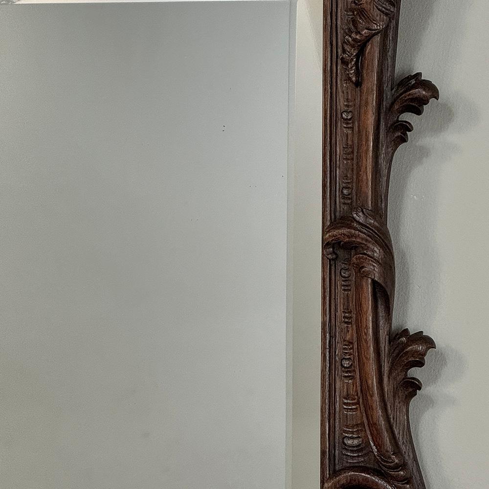 Antique French Louis XIV Carved Wood Mirror (Specchio in legno intagliato) in vendita 3