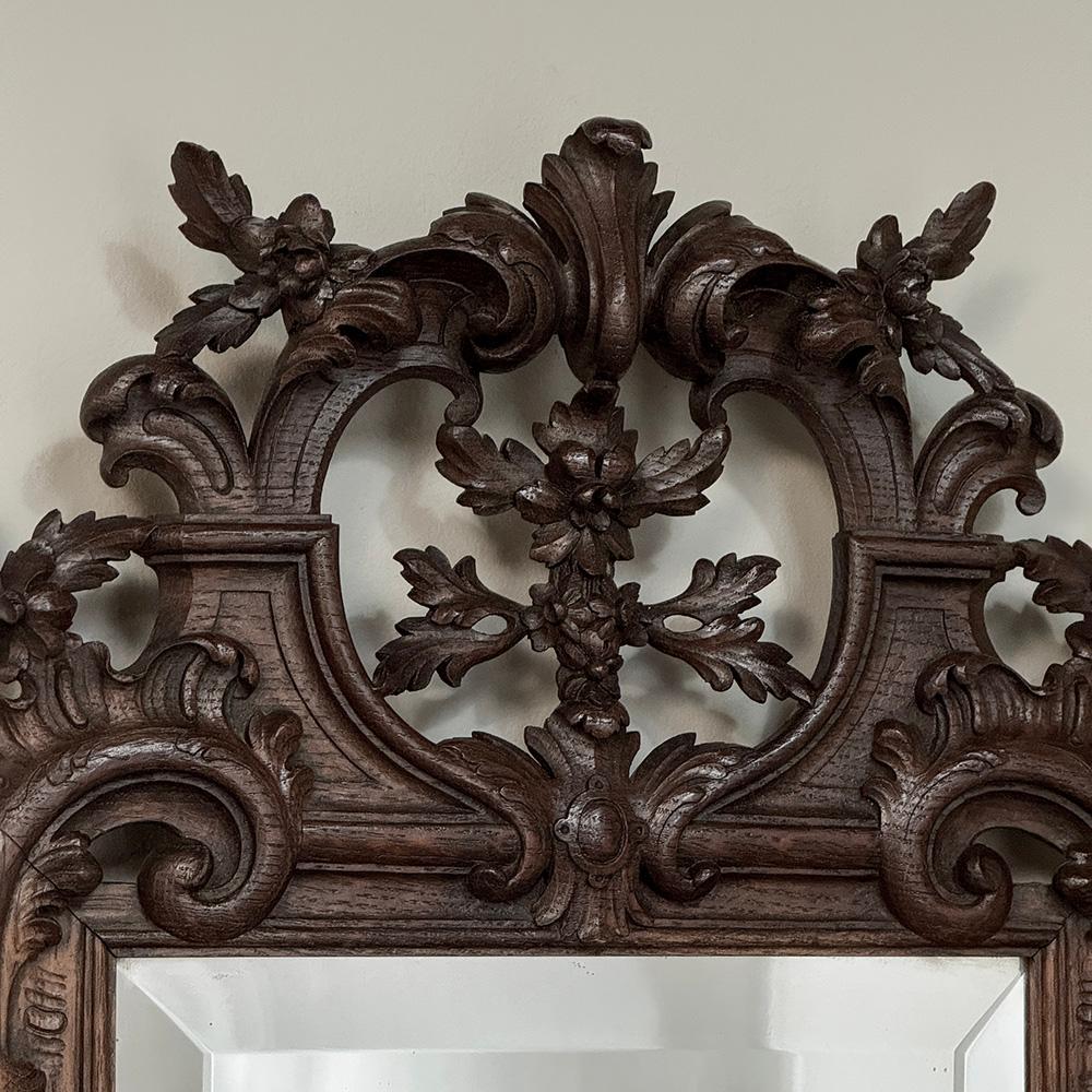 Smussato Antique French Louis XIV Carved Wood Mirror (Specchio in legno intagliato) in vendita
