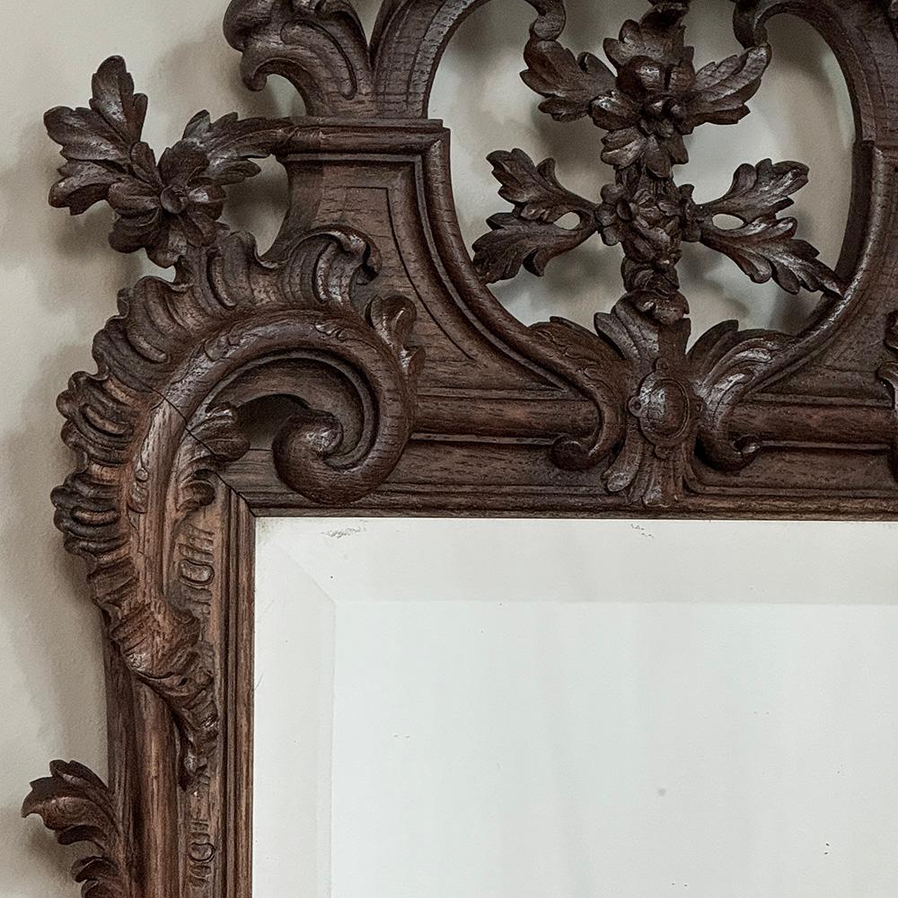 Antique French Louis XIV Carved Wood Mirror (Specchio in legno intagliato) In condizioni buone in vendita a Dallas, TX