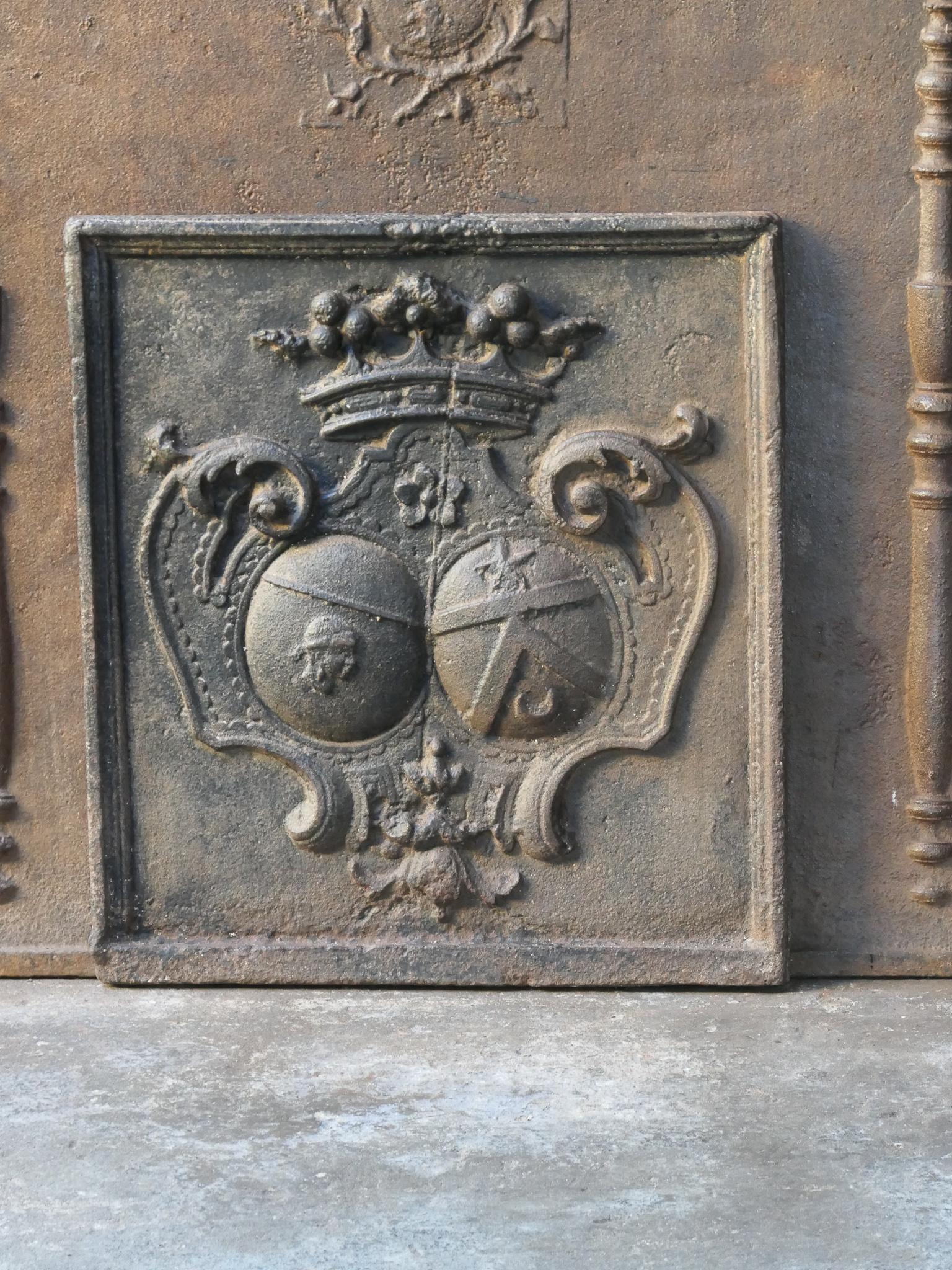 17th century French Louis XIV period fireback with an unknown coat of arms.

The fireback is made of cast iron and has a natural brown patina. Upon request it can be made black / pewter. It is in a good condition and does not have