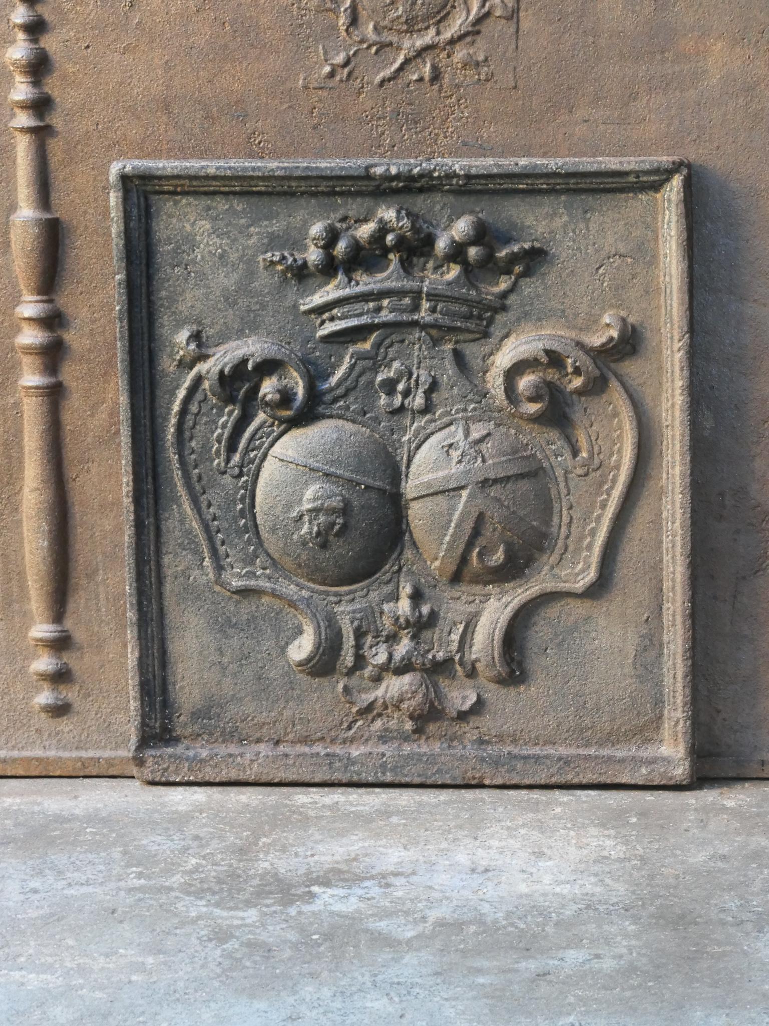 Antique French Louis XIV 'Coat of Arms' Fireback, 17th Century In Good Condition In Amerongen, NL