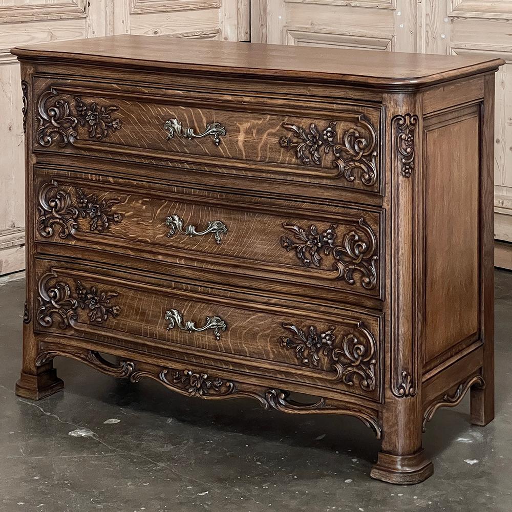 Antique French Louis XIV Commode ~ Chest of Drawers In Good Condition For Sale In Dallas, TX