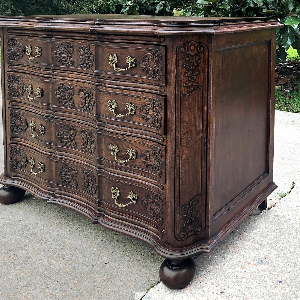 Antique French Louis XIV Commode or Chest of Drawers For Sale 1