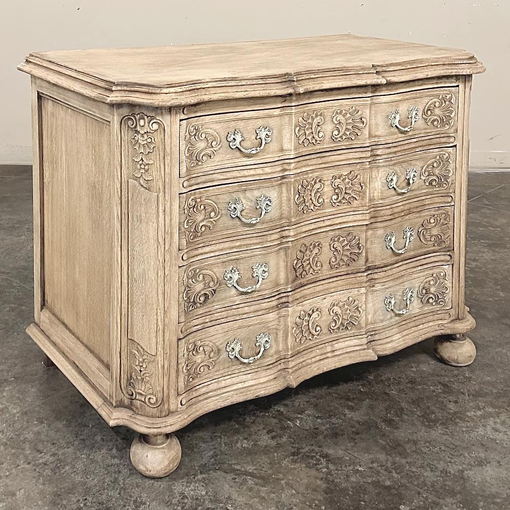 Antique Commode ~ Commode Louis XIV française en Oak strié Bon état - En vente à Dallas, TX