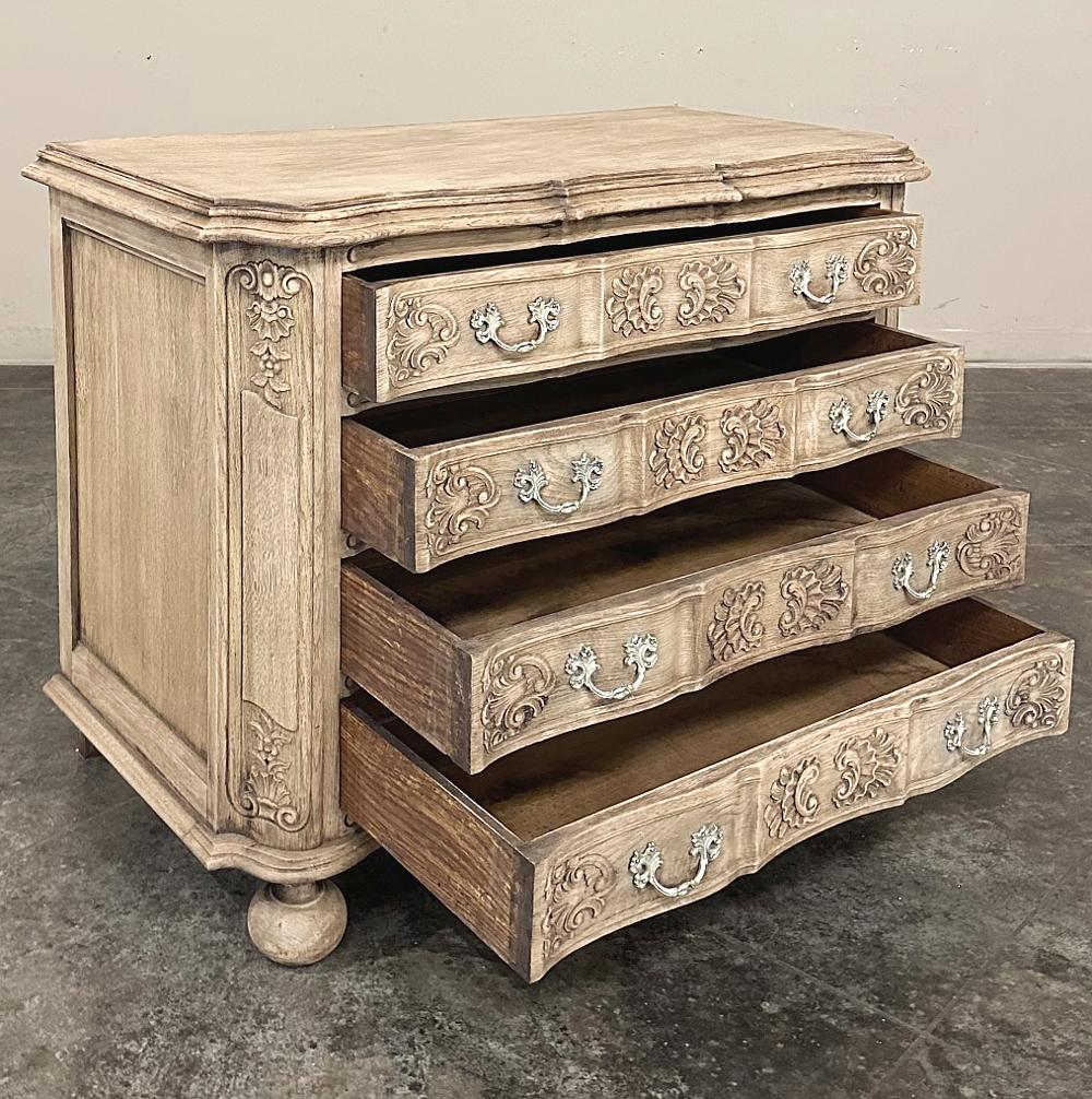 Antique Commode ~ Commode Louis XIV française en Oak strié en vente 1