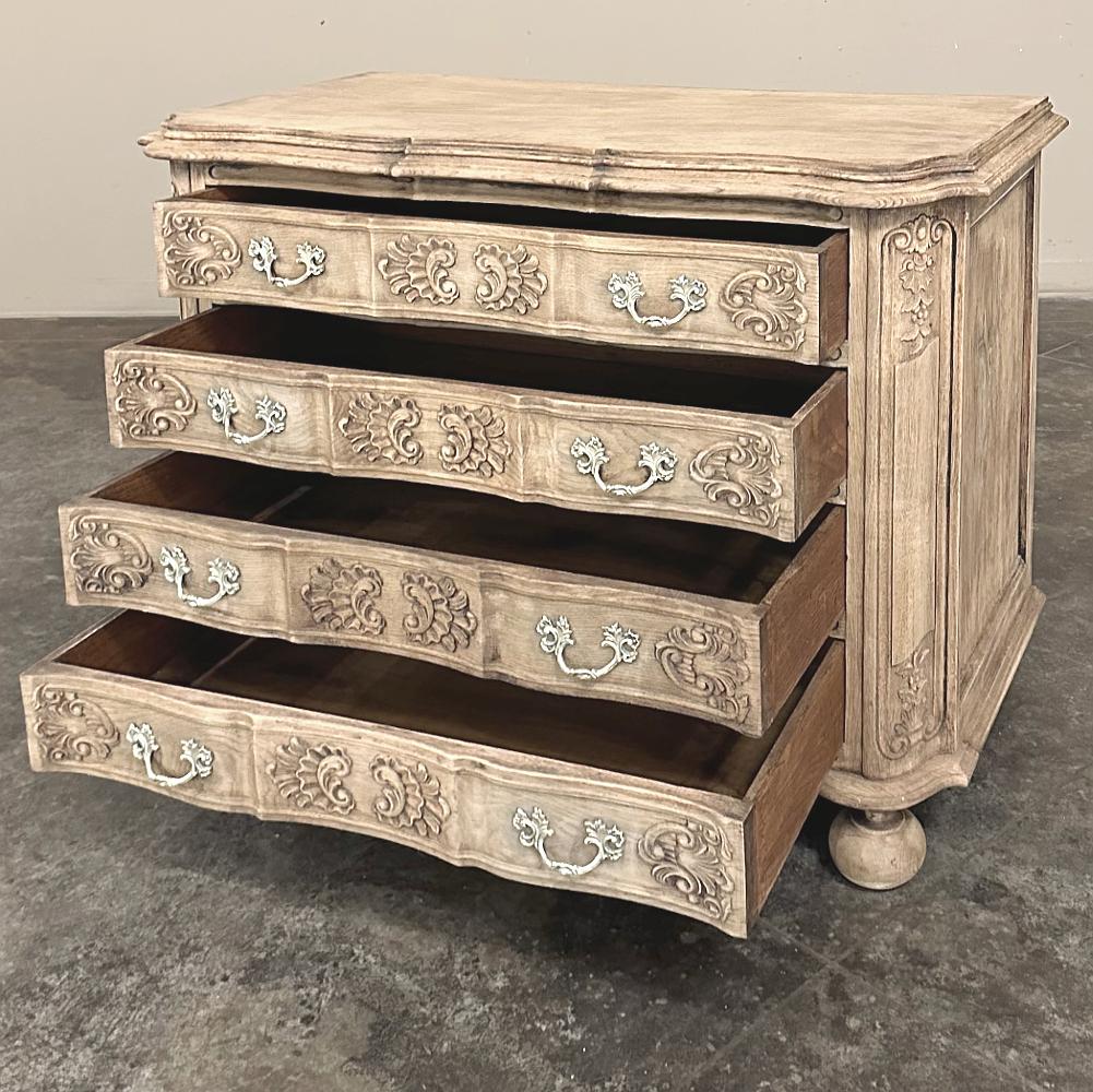 Antique Commode ~ Commode Louis XIV française en Oak strié en vente 2