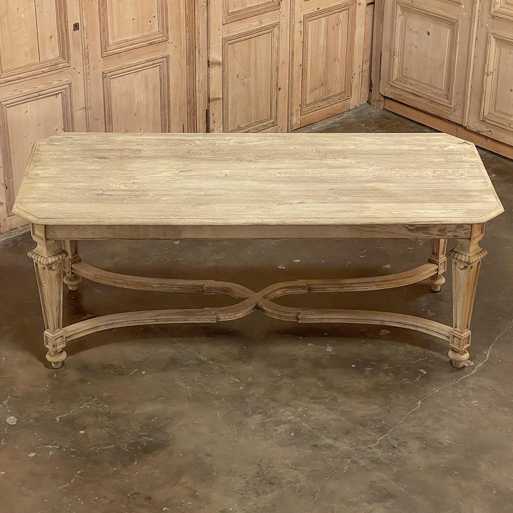Antique French Louis XIV Dining Table in Stripped Oak In Good Condition In Dallas, TX