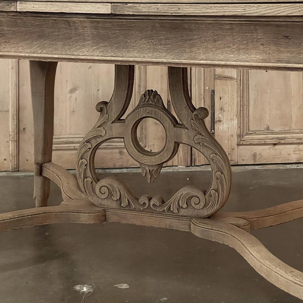 Ancienne table de salle à manger française Louis XIV à feuilles tombantes en chêne rayé en vente 12