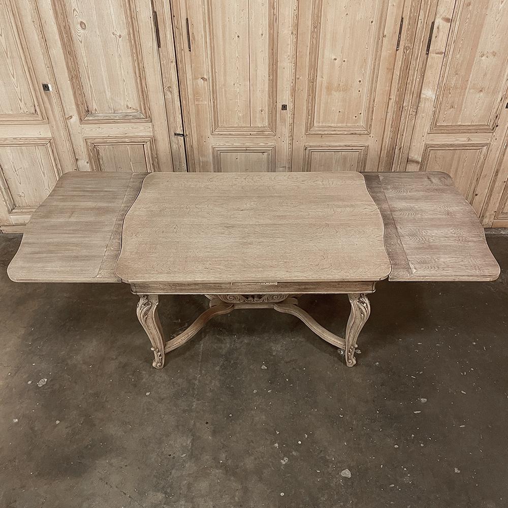 Antique French Louis XIV Draw Leaf Dining Table in Stripped Oak In Good Condition For Sale In Dallas, TX