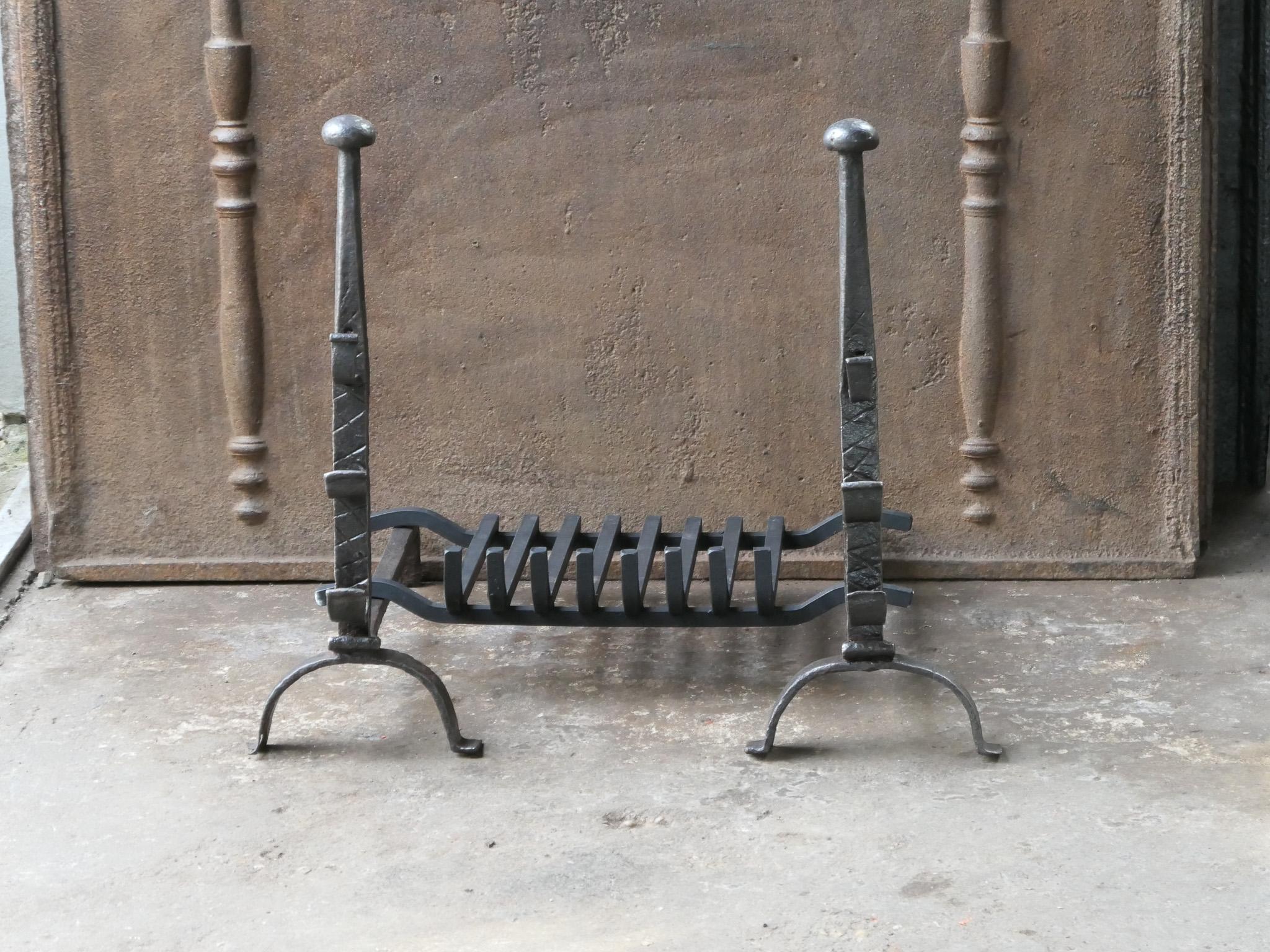 Antique French Louis XIV Fireplace Grate, 17th-18th Century In Good Condition For Sale In Amerongen, NL