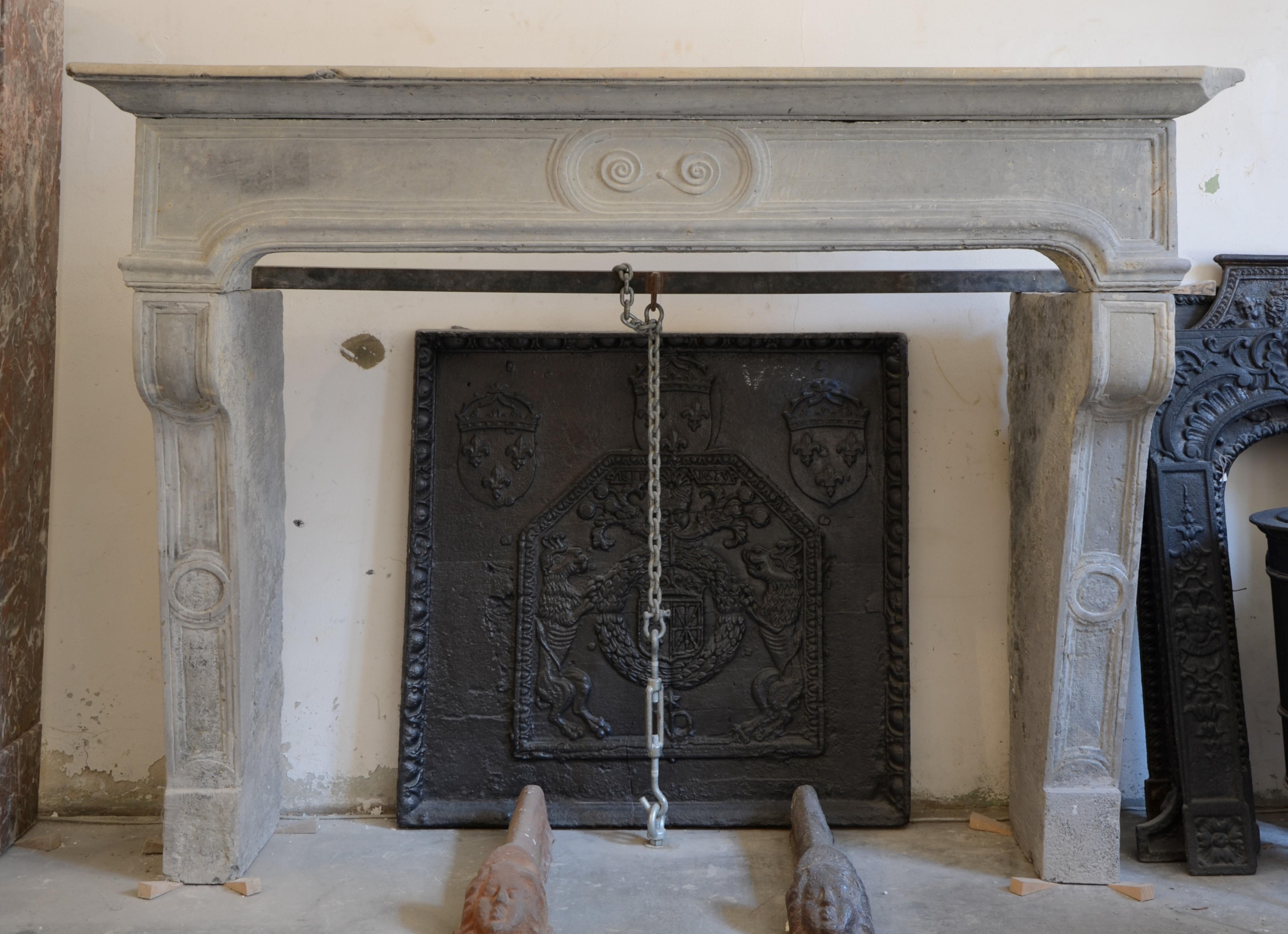 Antique French Louis XIV Fireplace Mantel, 18th Century In Distressed Condition In Haarlem, Noord-Holland