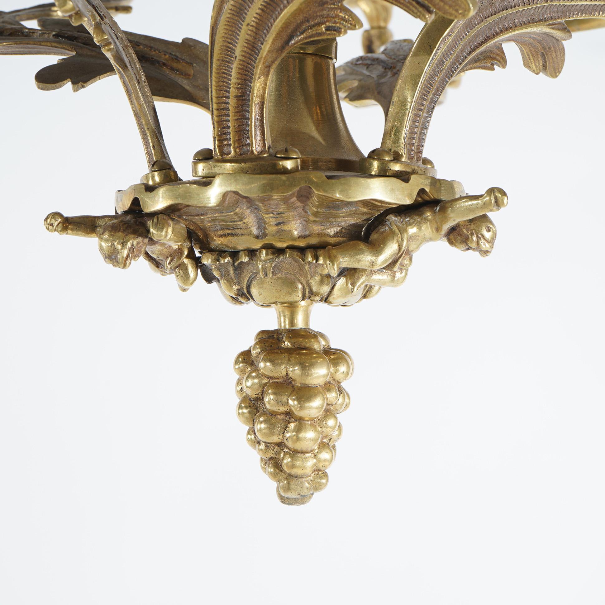 Antiker französischer figuraler Cherub-Kandelaber aus vergoldeter Bronze im Louis XIV.-Stil, um 1880 im Zustand „Gut“ im Angebot in Big Flats, NY
