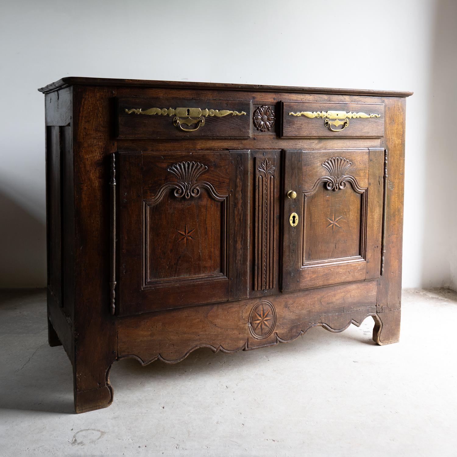 Antique French Louis XIV Inlaid and Carved Oak Cabinet, Early 18Th C. in vendita 5