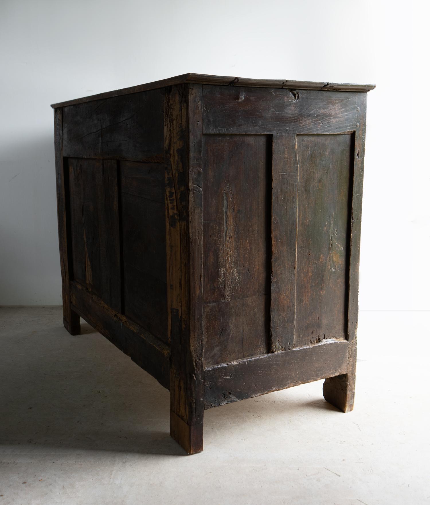 Antique French Louis XIV Inlaid and Carved Oak Cabinet, Early 18Th C. in vendita 7