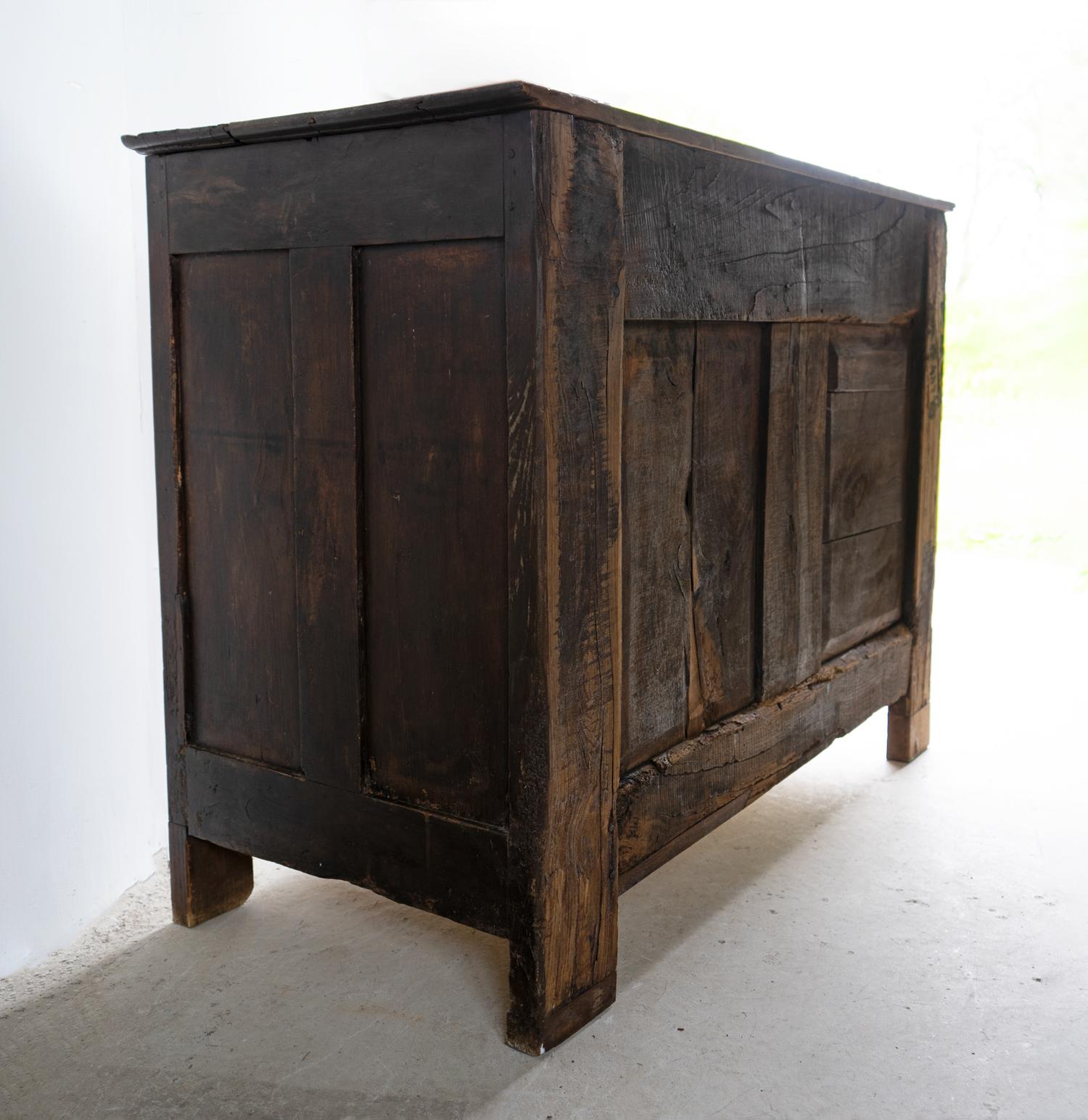Antique French Louis XIV Inlaid and Carved Oak Cabinet, Early 18Th C. in vendita 8