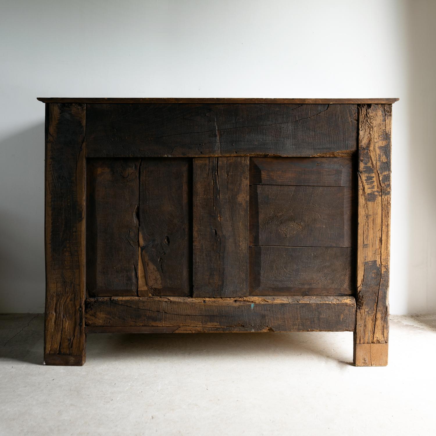 Antique French Louis XIV Inlaid and Carved Oak Cabinet, Early 18Th C. in vendita 9