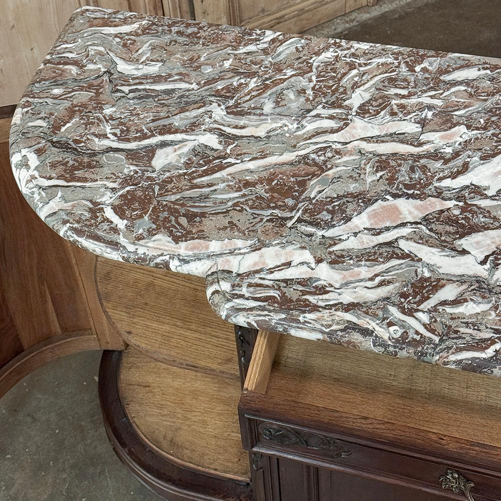 Antique French Louis XIV Buffet en noyer à dessus de marbre et côtés arrondis en vente 12