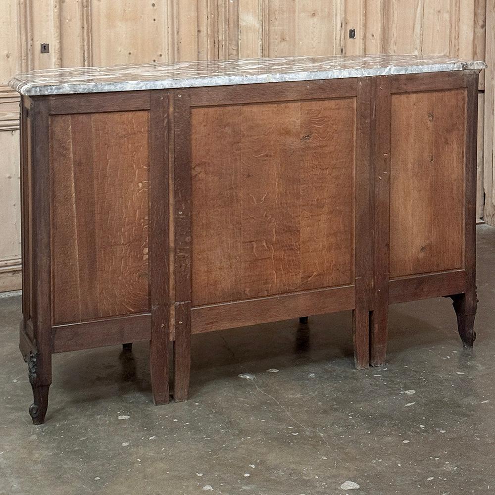 Antique French Louis XIV Buffet en noyer à dessus de marbre et côtés arrondis en vente 14