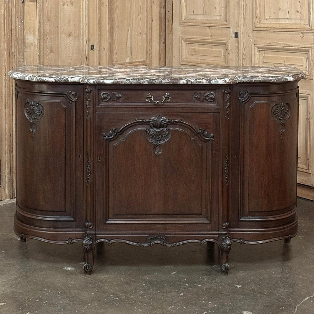 Antique French Louis XIV Buffet en noyer à dessus de marbre et côtés arrondis Bon état - En vente à Dallas, TX