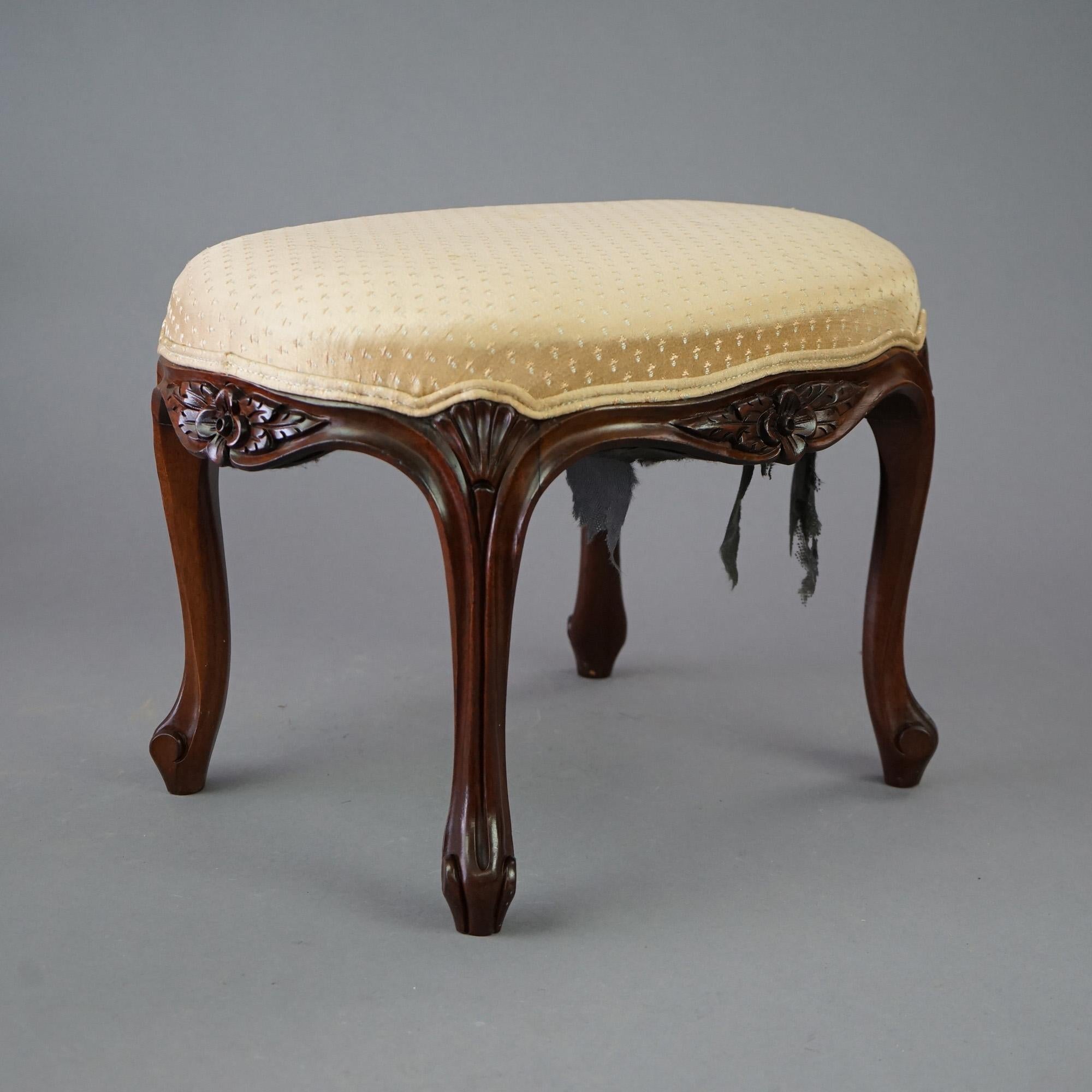Antique French Louis XIV Oval Carved Walnut Footstool, circa 1900 In Good Condition For Sale In Big Flats, NY