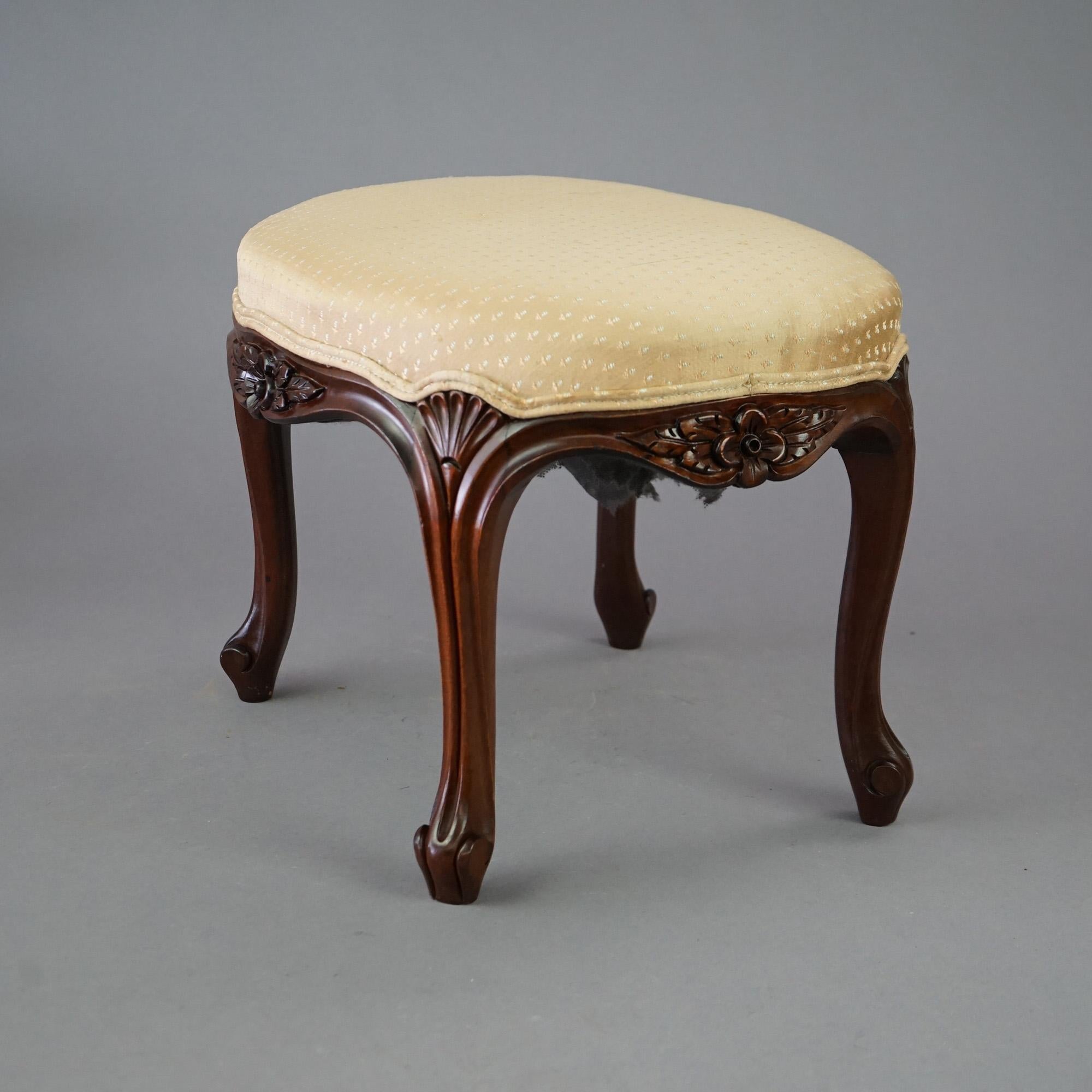 Antique French Louis XIV Oval Carved Walnut Footstool, circa 1900 For Sale 1