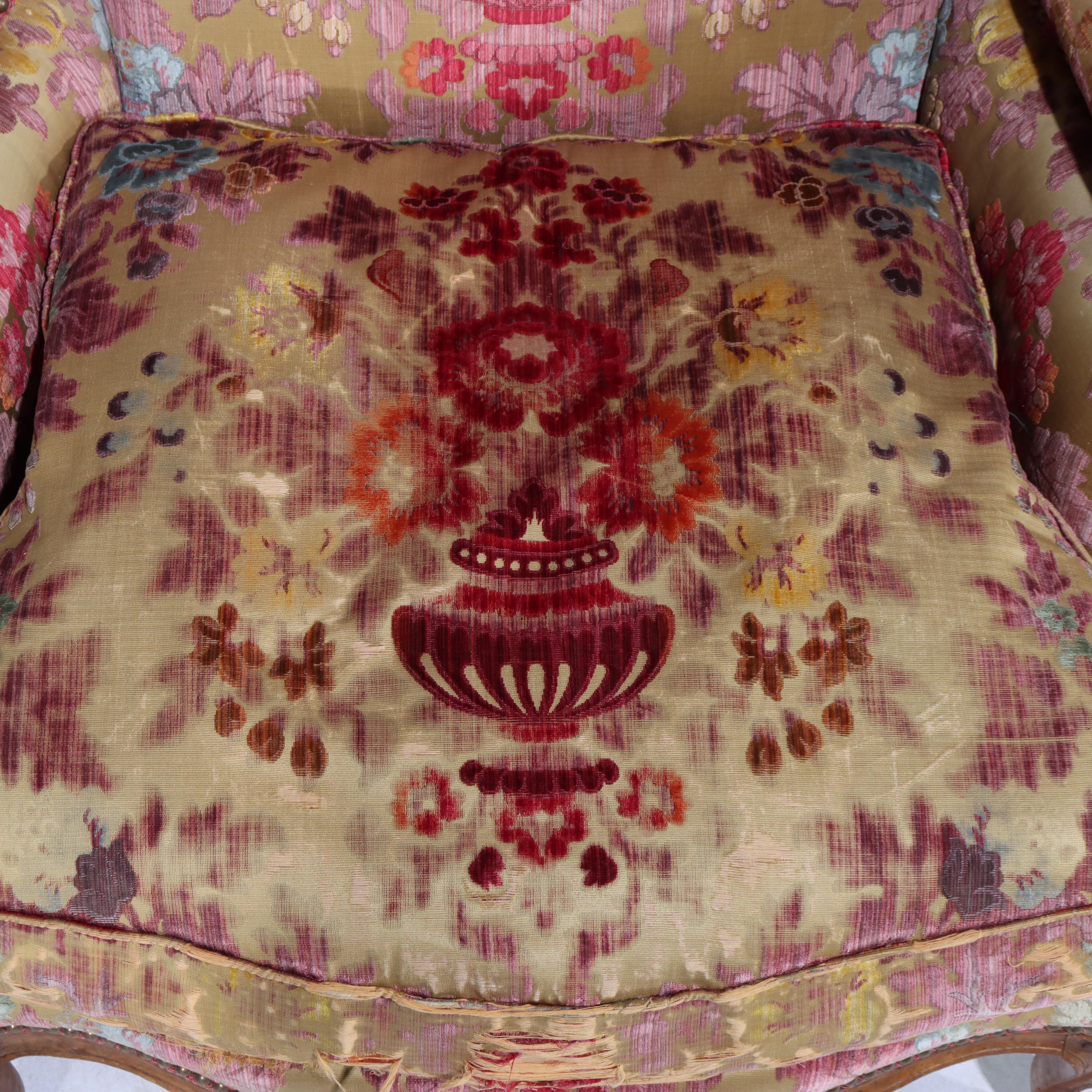 Tissu d'ameublement Ancien fauteuil Louis XIV en noyer sculpté et surchargé 19ème siècle en vente