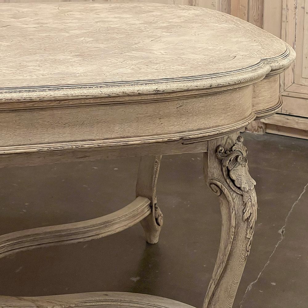 Ancienne table de salle à manger Louis XIV en chêne rayé en vente 5