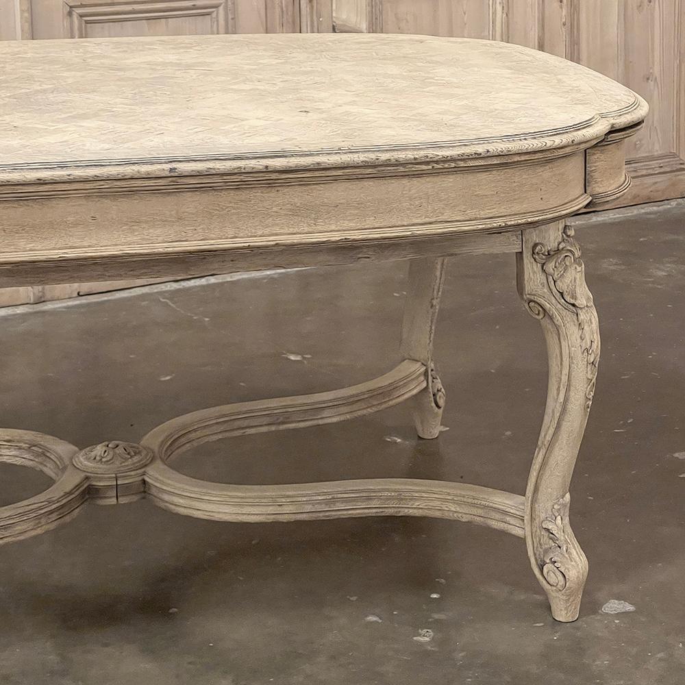 Ancienne table de salle à manger Louis XIV en chêne rayé en vente 12