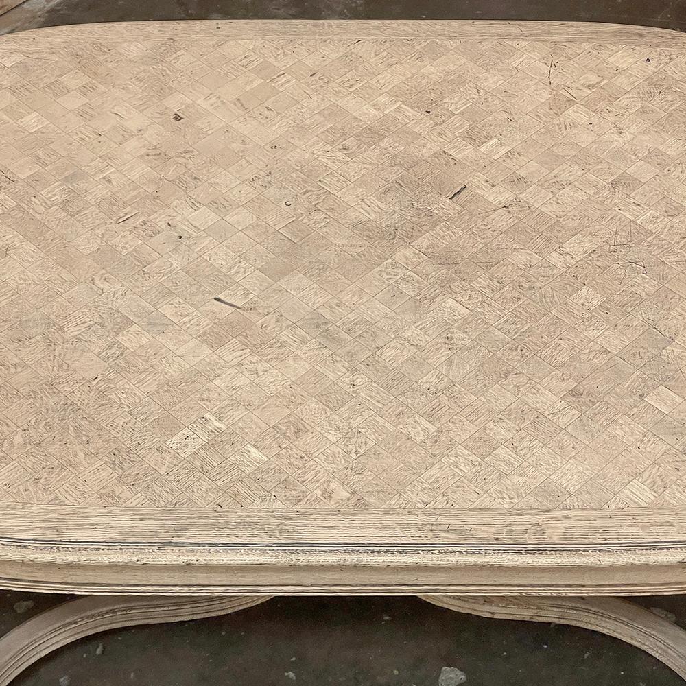 Chêne Ancienne table de salle à manger Louis XIV en chêne rayé en vente