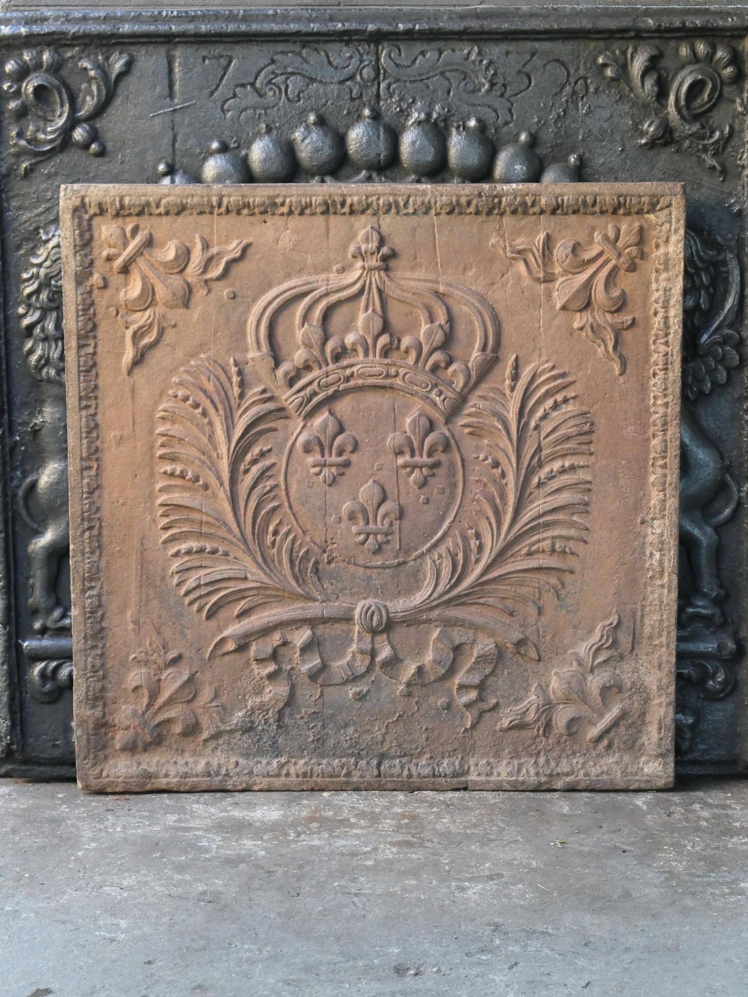 17th - 18th century French Louis XIV period fireback with the Arms of France, dated 1705. A coat of arms of the House of Bourbon, an originally French royal house that became a major dynasty in Europe. The house delivered kings for Spain (Navarra),